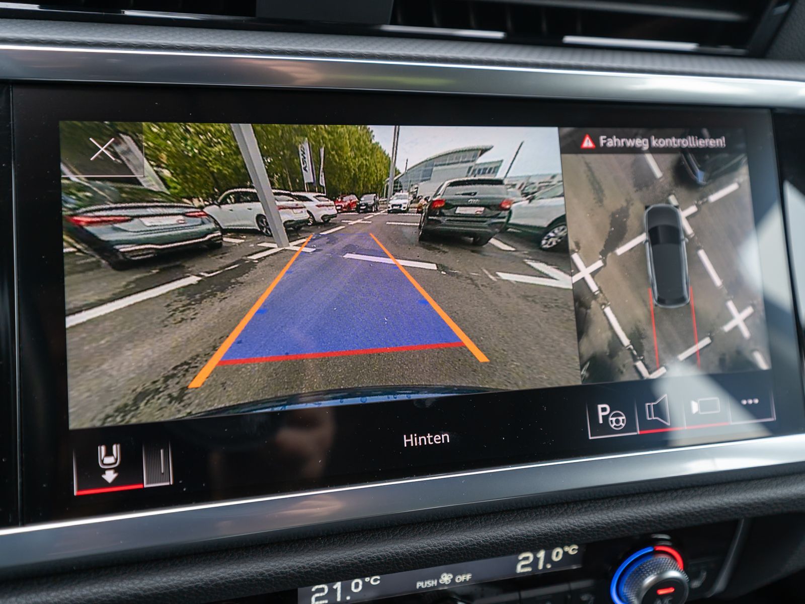 Fahrzeugabbildung Audi Q3 40TDI S line quattro Navi Matrix StandHz 360°