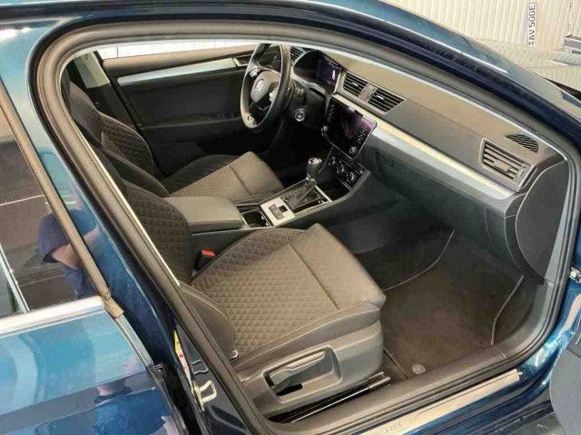Fahrzeugabbildung SKODA Superb iV Combi Ambition 1.4TSI LED Navi PDC AHK