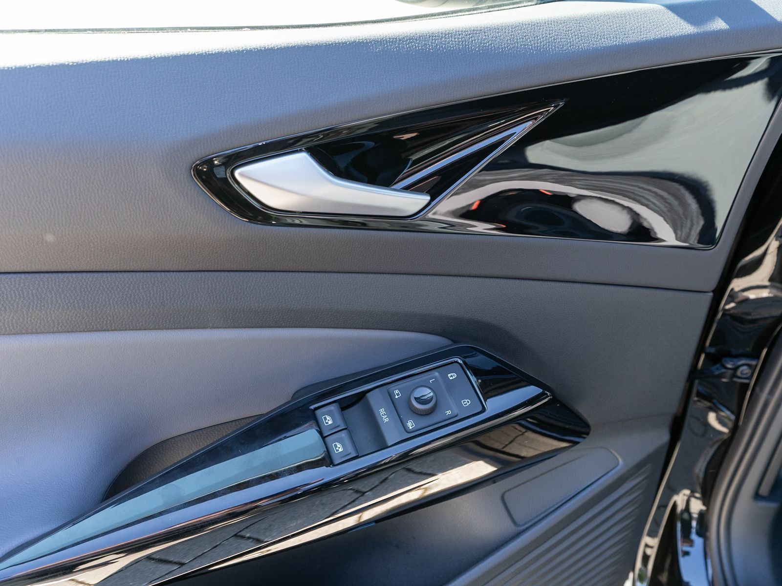 Fahrzeugabbildung Volkswagen ID.4 Pure Performance LED Nav PDC Wärmepumpe AHK