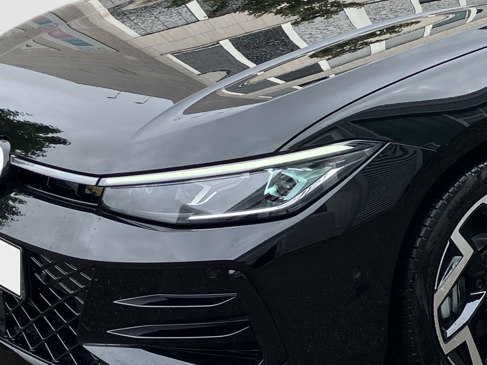 Fahrzeugabbildung Volkswagen Passat R-Line 1.5 eHybrid OPF DSG AHK