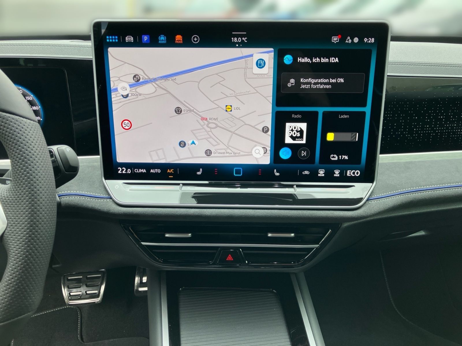 Fahrzeugabbildung Volkswagen Passat R-Line 1.5 eHybrid OPF DSG AHK