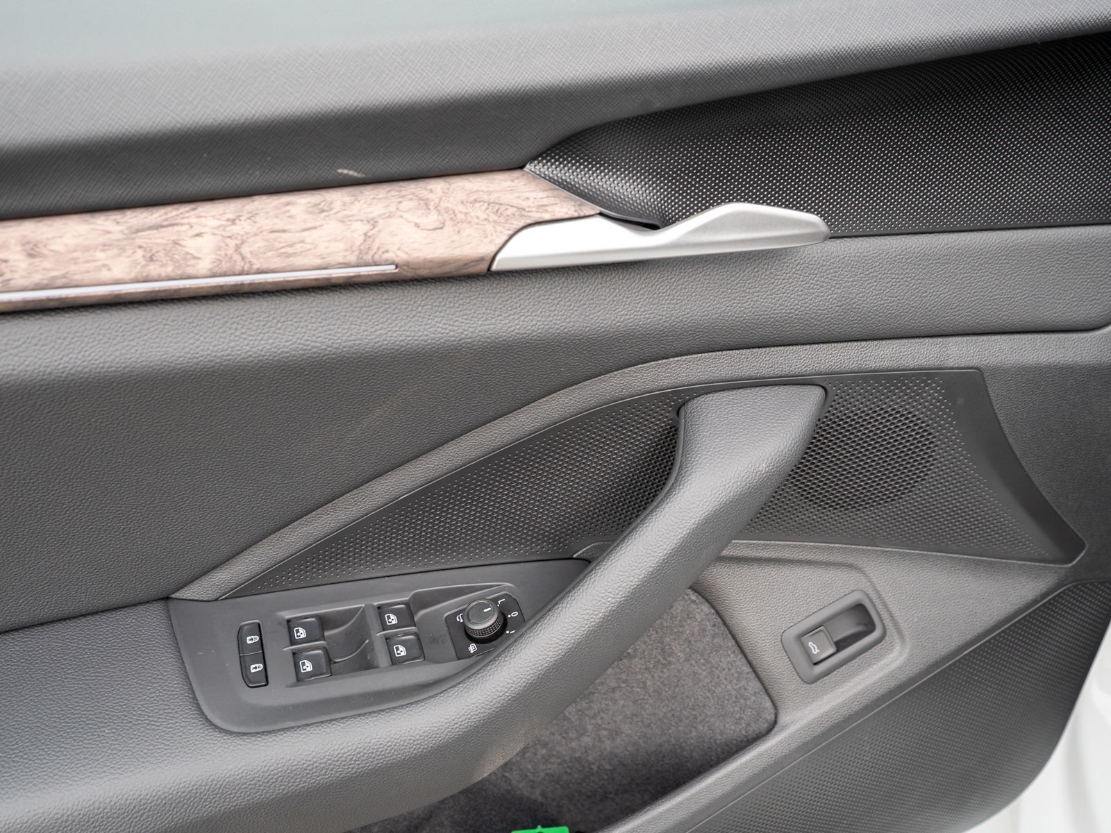 Fahrzeugabbildung SKODA Superb Combi L&K 1.5TSI DSG LED ACC Pano HUD AHK