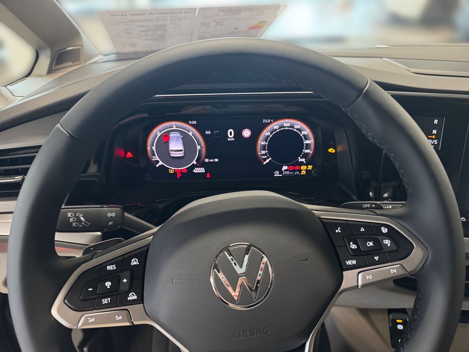 Fahrzeugabbildung Volkswagen Multivan "Edition" 2.0 TDI AHK langer Überhang