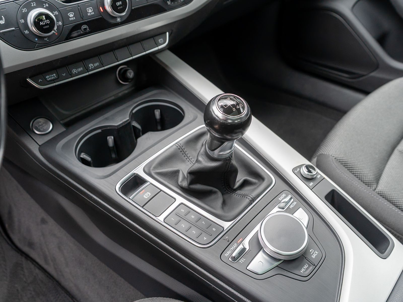 Fahrzeugabbildung Audi A4 Avant 2.0 TDI Ultra Xenon Navi PDC SHZ PANO