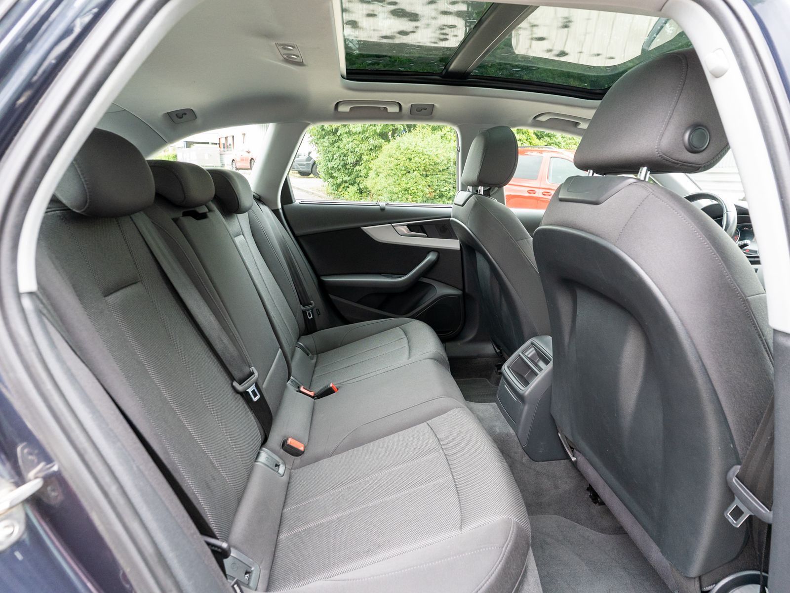 Fahrzeugabbildung Audi A4 Avant 2.0 TDI Ultra Xenon Navi PDC SHZ PANO