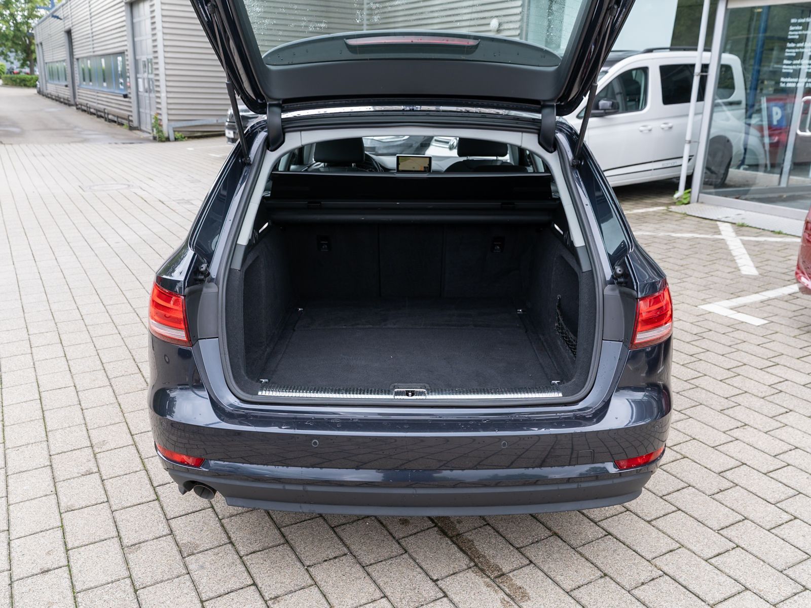 Fahrzeugabbildung Audi A4 Avant 2.0 TDI Ultra Xenon Navi PDC SHZ PANO