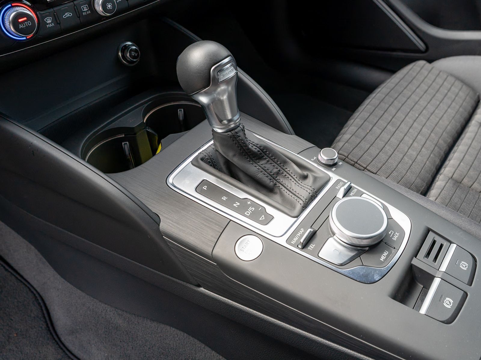 Fahrzeugabbildung Audi A3 Sportback sport 40 e-tron Navi Matrix PDC B&O