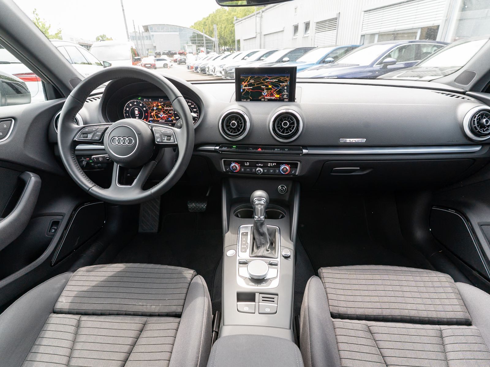 Fahrzeugabbildung Audi A3 Sportback sport 40 e-tron Navi Matrix PDC B&O