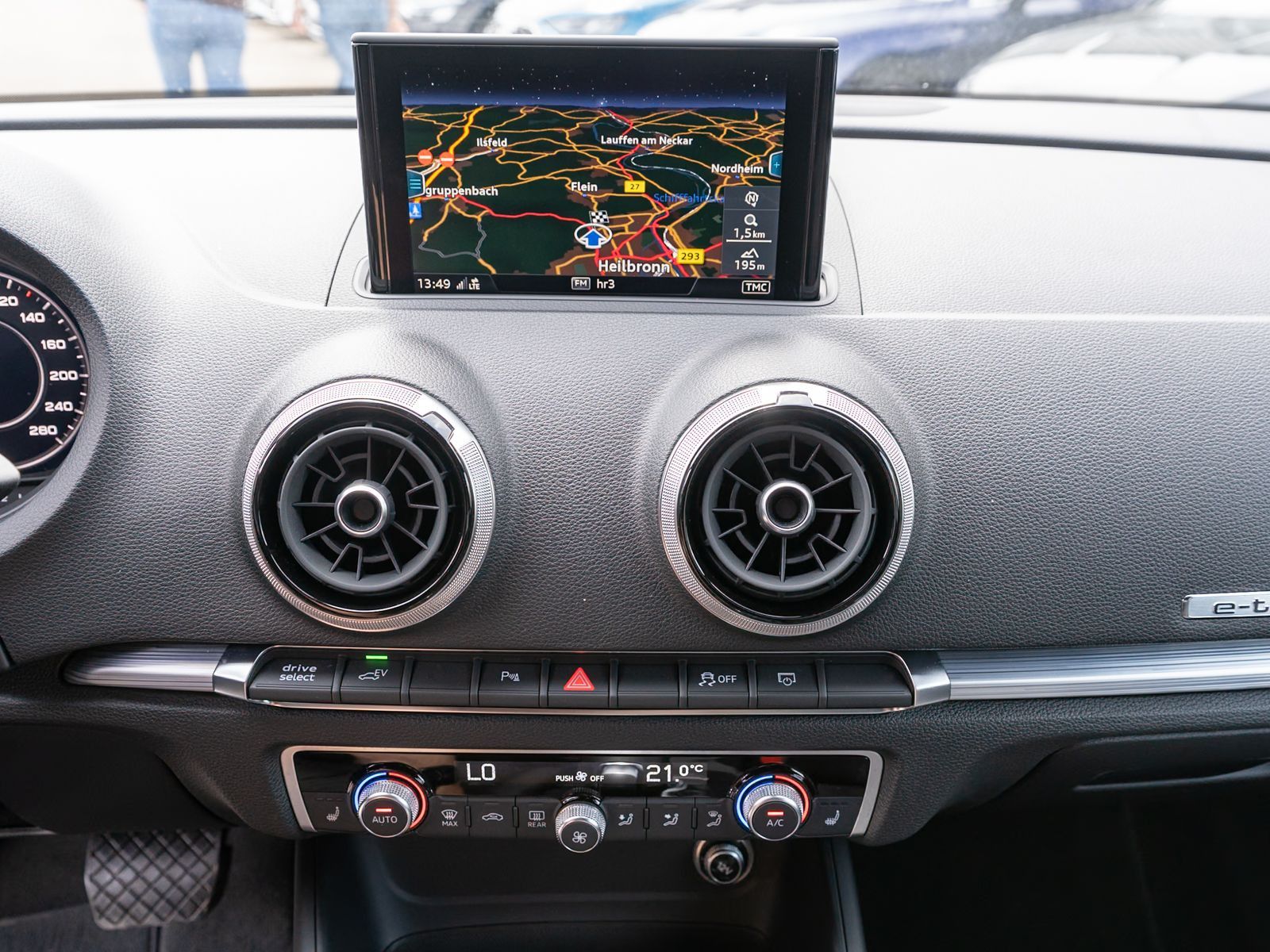 Fahrzeugabbildung Audi A3 Sportback sport 40 e-tron Navi Matrix PDC B&O