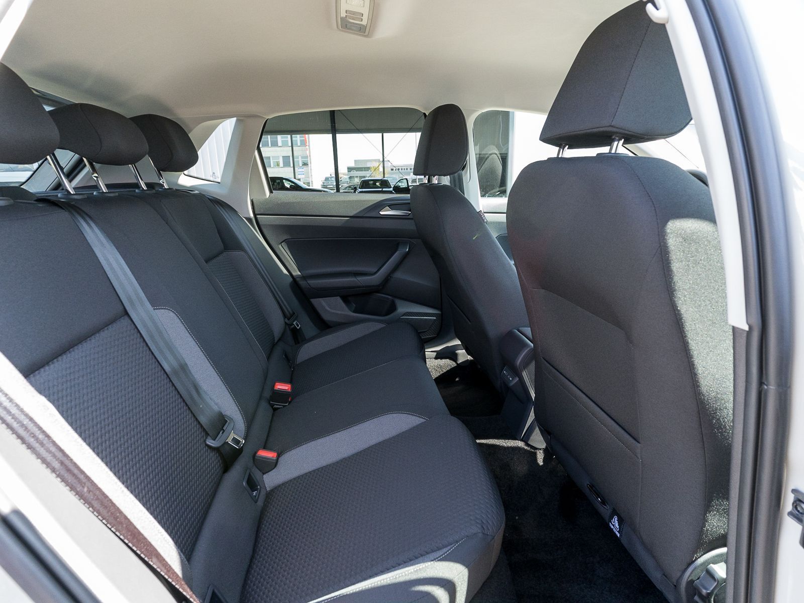 Fahrzeugabbildung Volkswagen Polo Life 1.0 TSI DSG LED RFK VC SHZ PDC v/h Alu