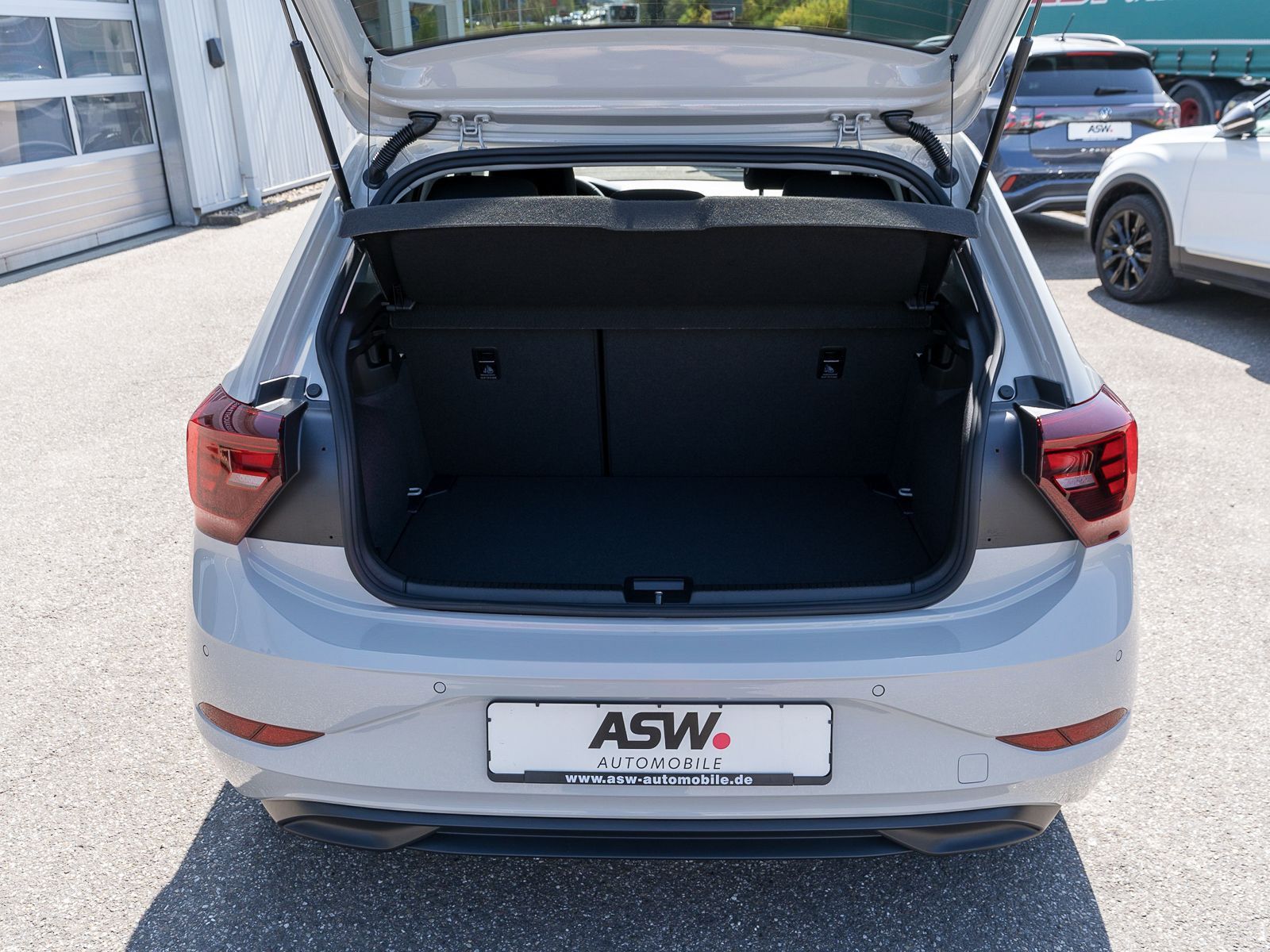 Fahrzeugabbildung Volkswagen Polo Life 1.0 TSI DSG LED RFK VC SHZ PDC v/h Alu