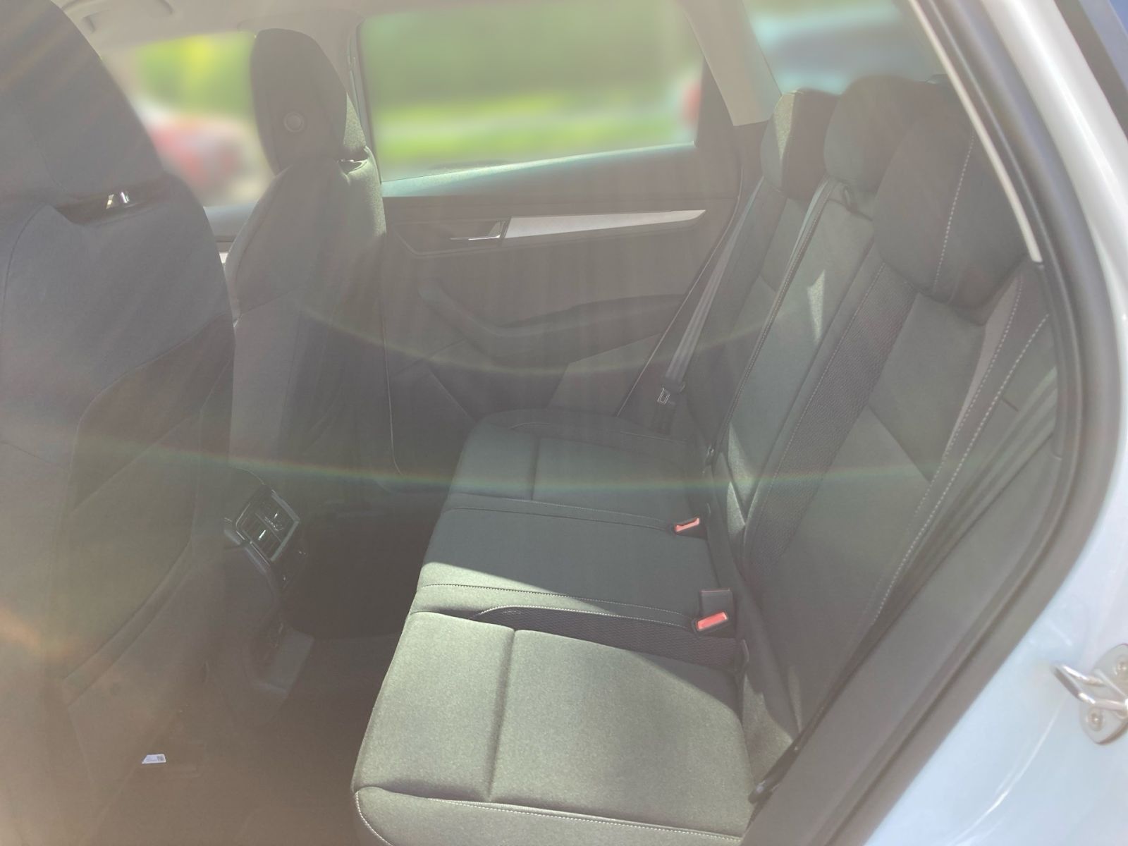 Fahrzeugabbildung SKODA Karoq Tour 2,0 TDI 150PS DSG 4x4 ACC RFK LED AHK