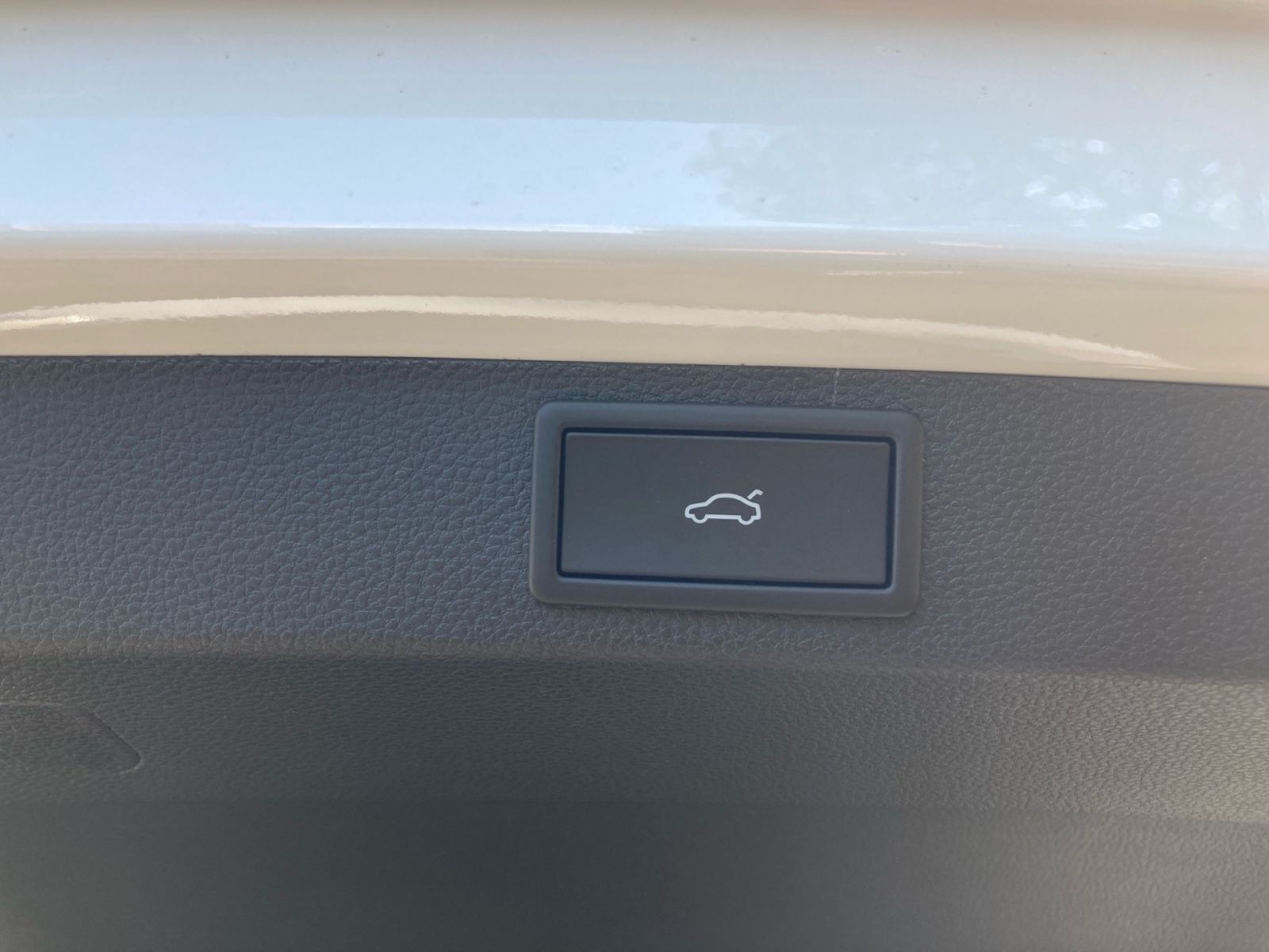 Fahrzeugabbildung SKODA Karoq Tour 2,0 TDI 150PS DSG 4x4 ACC RFK LED AHK