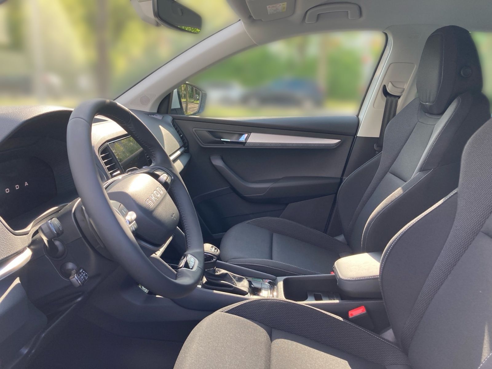 Fahrzeugabbildung SKODA Karoq Tour 2,0 TDI 150PS DSG 4x4 ACC RFK LED AHK