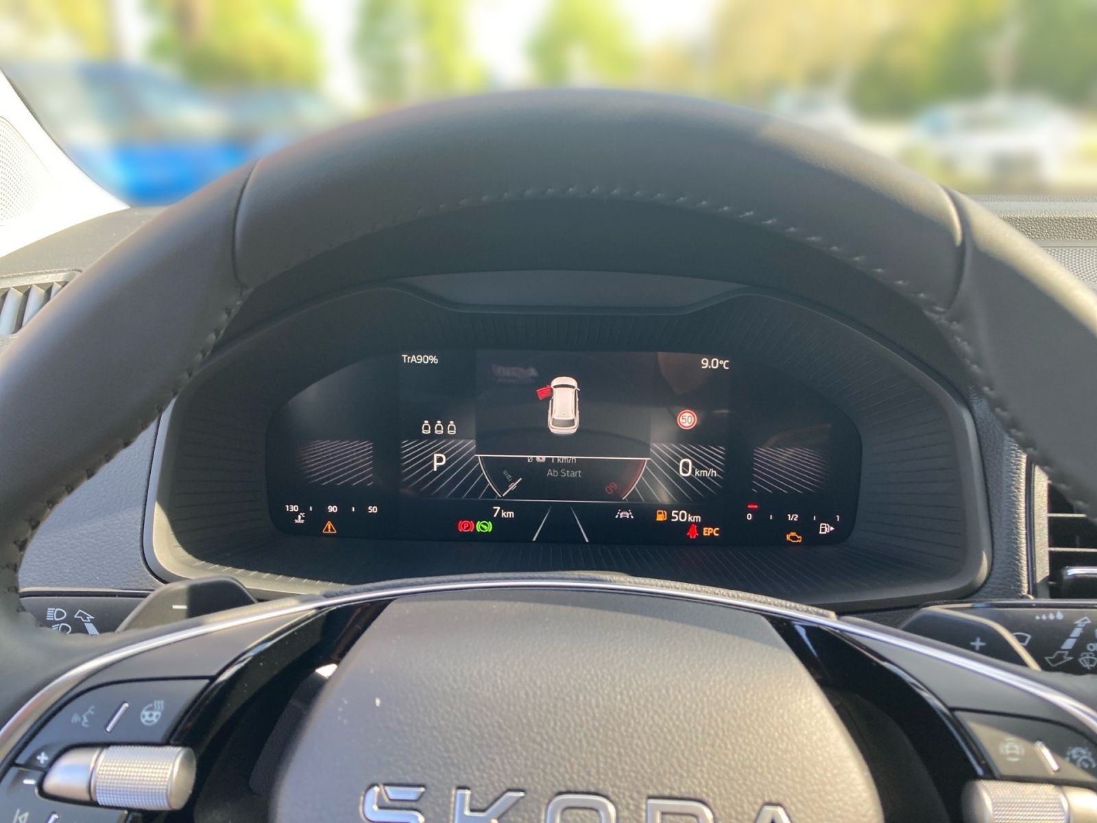 Fahrzeugabbildung SKODA Karoq Tour 2,0 TDI 150PS DSG 4x4 ACC RFK LED AHK