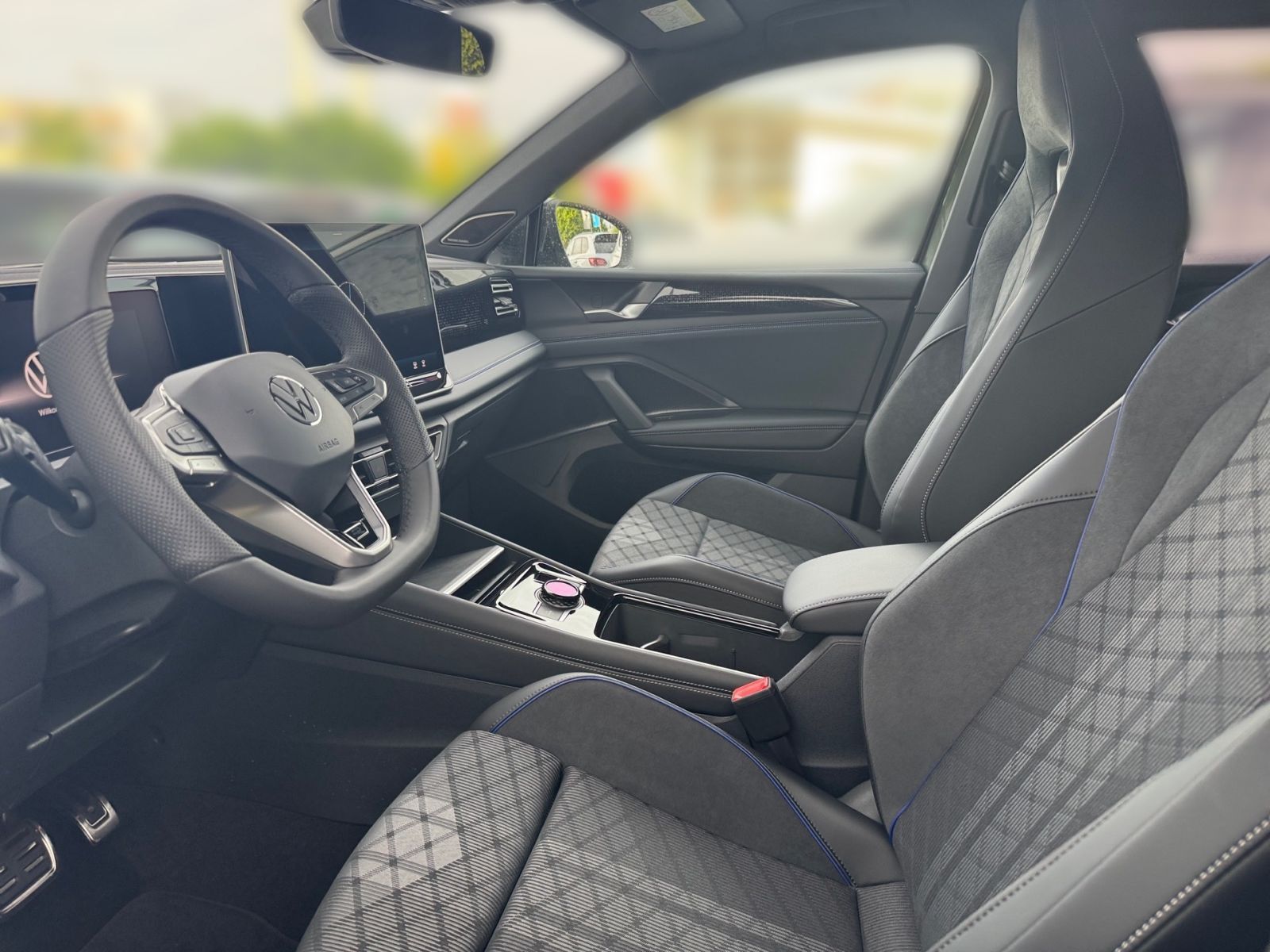 Fahrzeugabbildung Volkswagen Tiguan R-Line 2.0TDI 4MOTION 142 kW (193 PS) DSG
