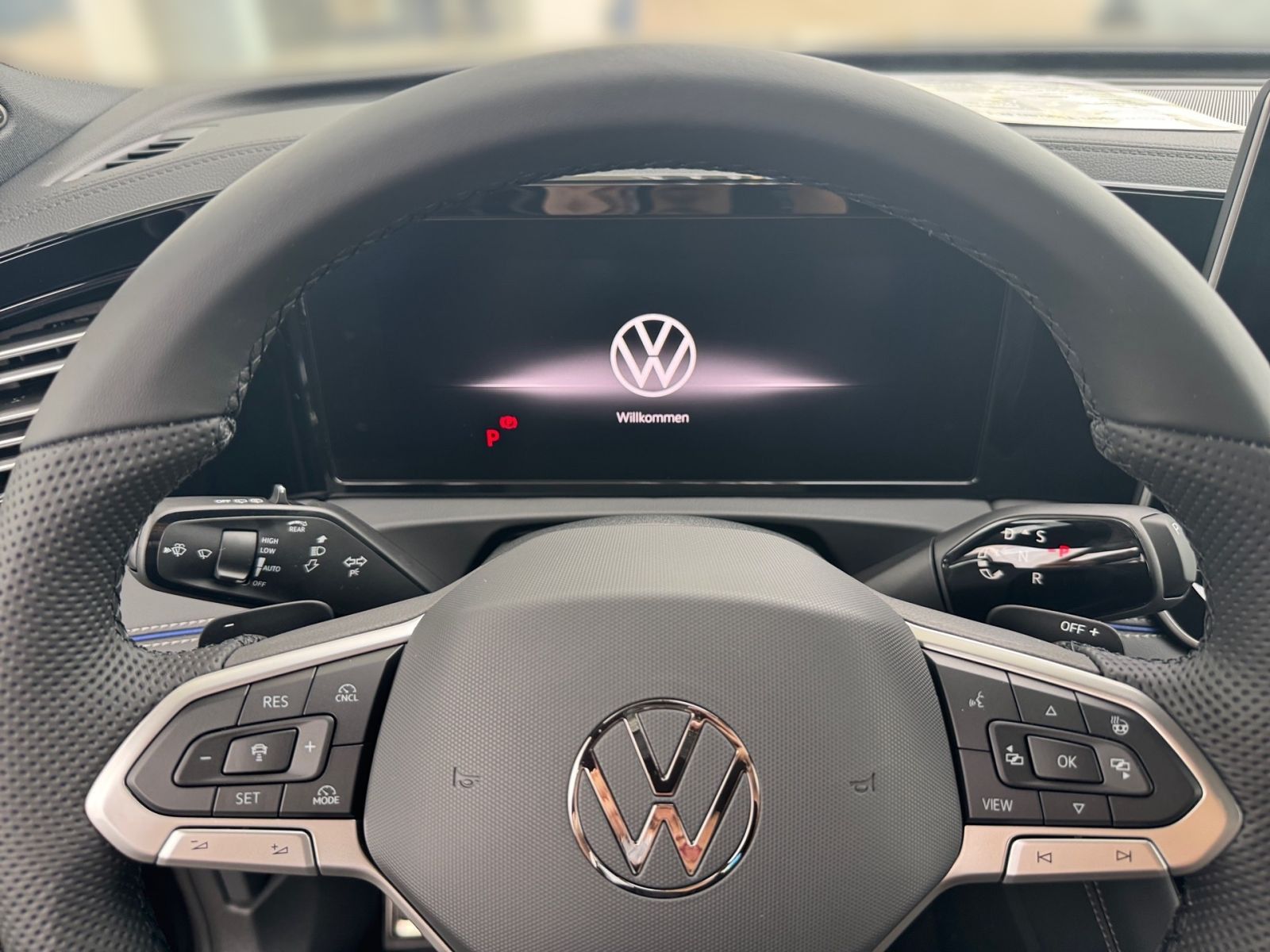 Fahrzeugabbildung Volkswagen Tiguan R-Line 2.0TDI 4MOTION 142 kW (193 PS) DSG