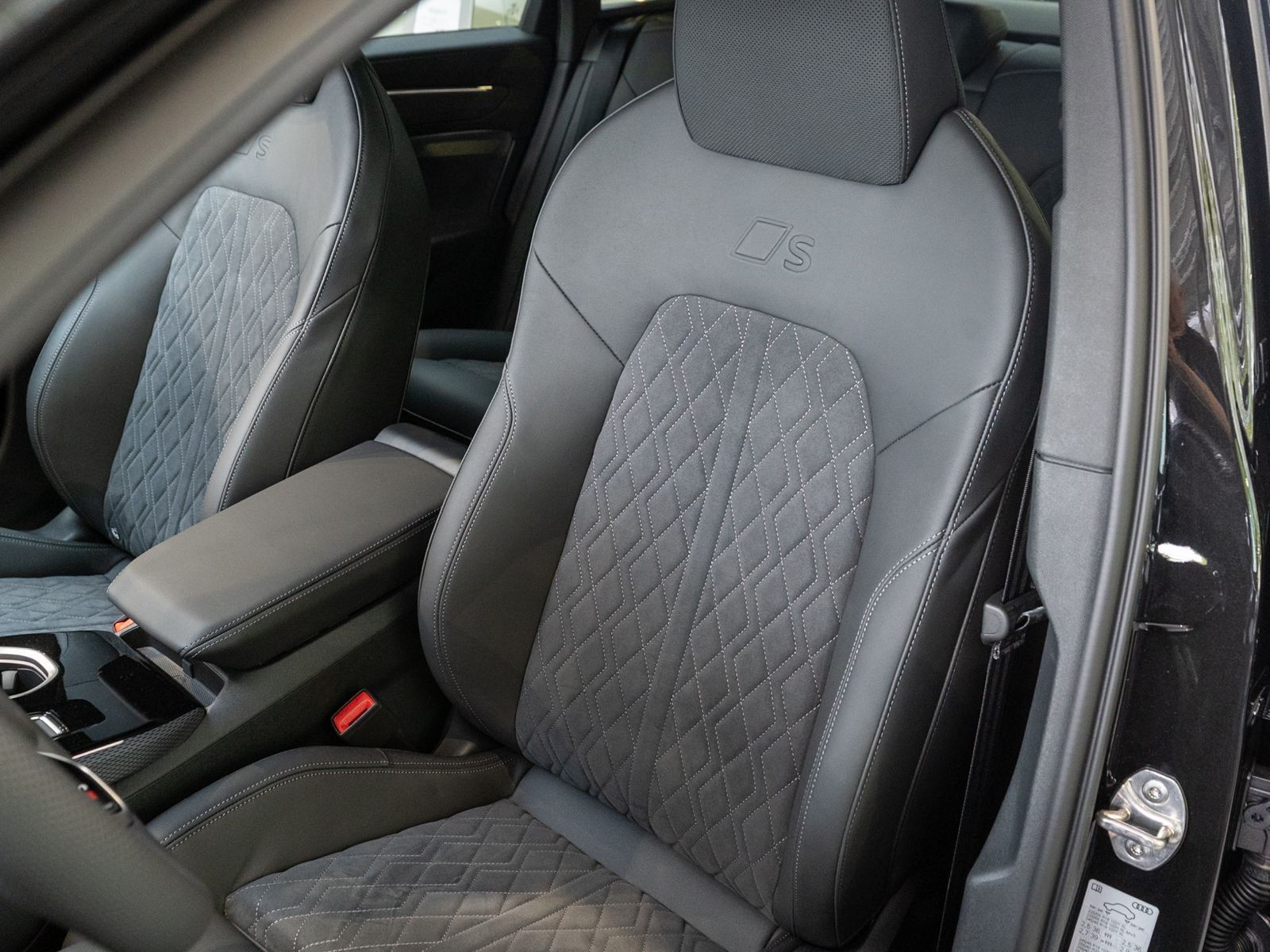 Fahrzeugabbildung Audi A6 Lim. S line Edition One TDI 360°Kamera AHK