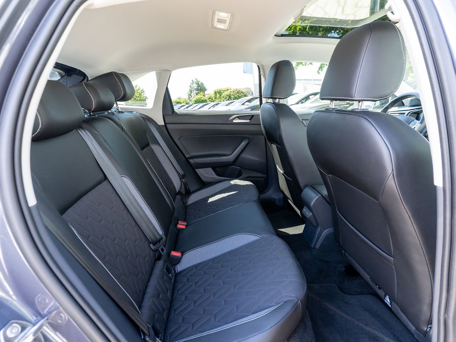 Fahrzeugabbildung Volkswagen Taigo Goal 1.5 TSI DSG LED NAVI PANORAMADACH RFK