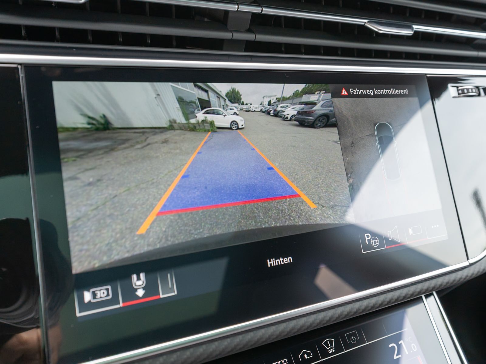 Fahrzeugabbildung Audi Q8 Facelift 50 TDI quattro S line PANO LEDER AHK