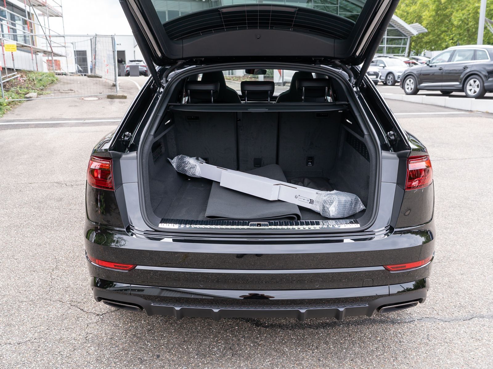 Fahrzeugabbildung Audi Q8 Facelift 50 TDI quattro S line PANO LEDER AHK