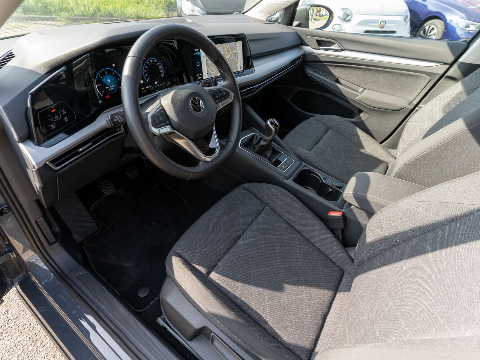 Fahrzeugabbildung Volkswagen Golf Life 2.0 TDI 6-Gang LED NAVI ACC PDC SHZ