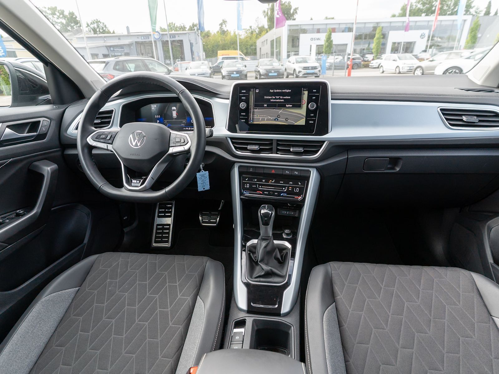 Fahrzeugabbildung Volkswagen T-Roc Goal 2.0 TDI DSG LED NAVI AHK RFK ACC SHZ