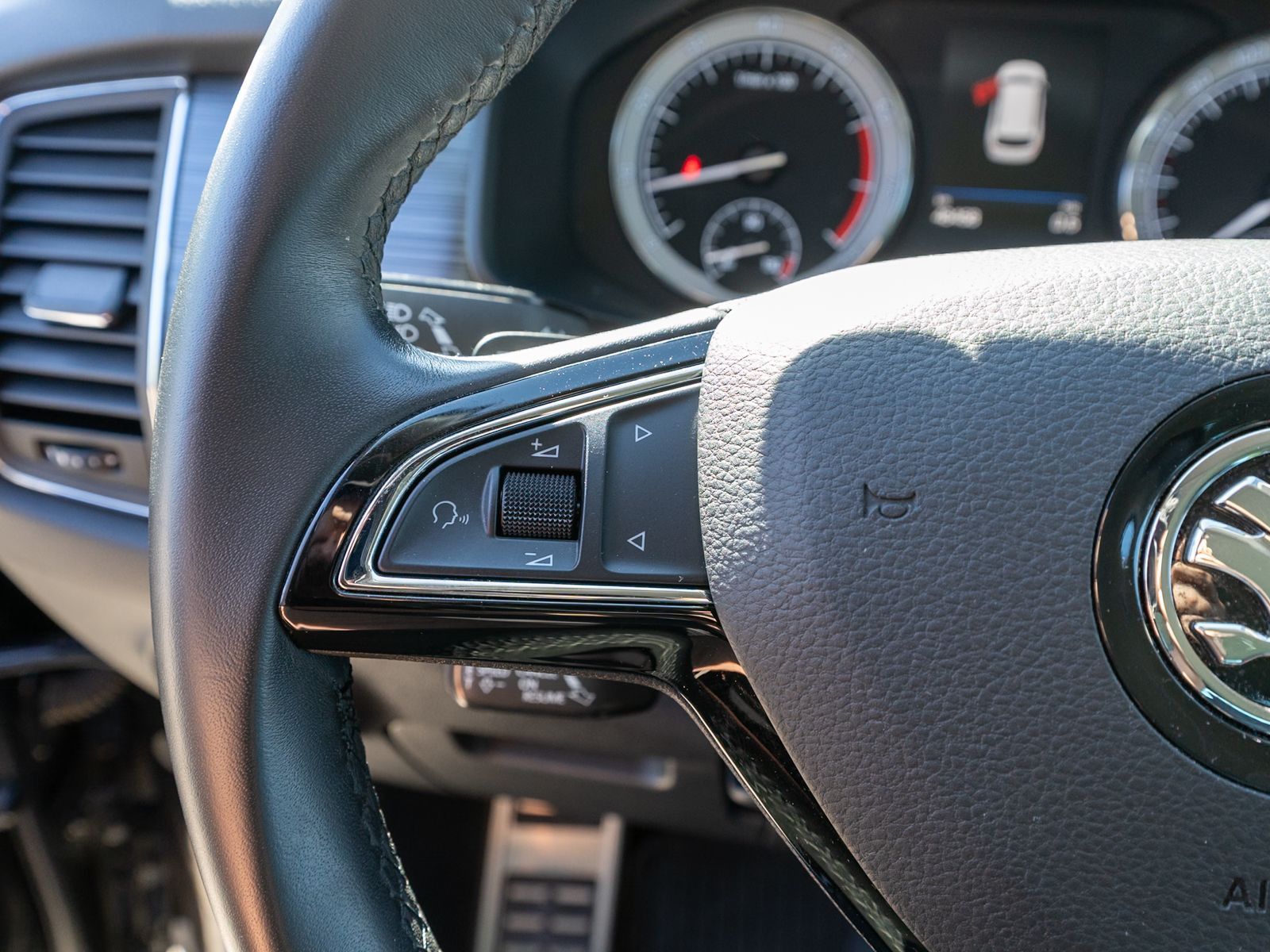 Fahrzeugabbildung SKODA Kodiaq Ambition 2.0TSI 4x4 DSG LED Nav RFK Stdhz