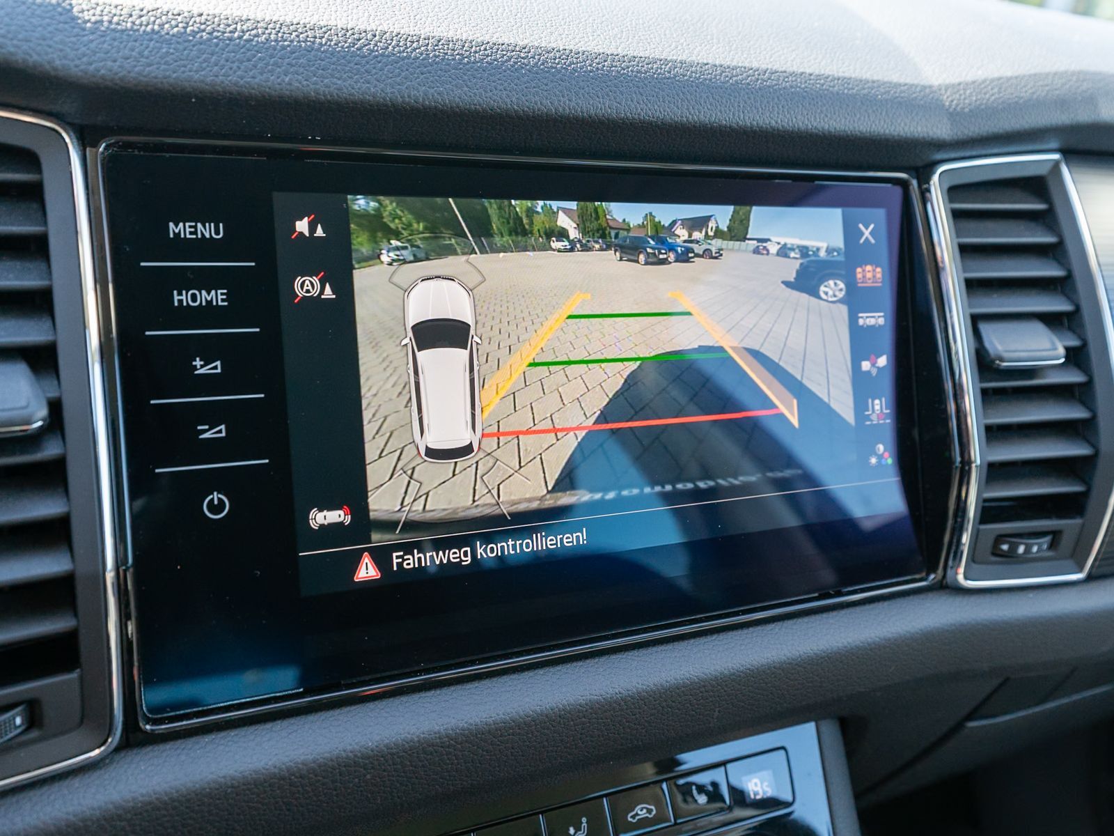 Fahrzeugabbildung SKODA Kodiaq Ambition 2.0TSI 4x4 DSG LED Nav RFK Stdhz
