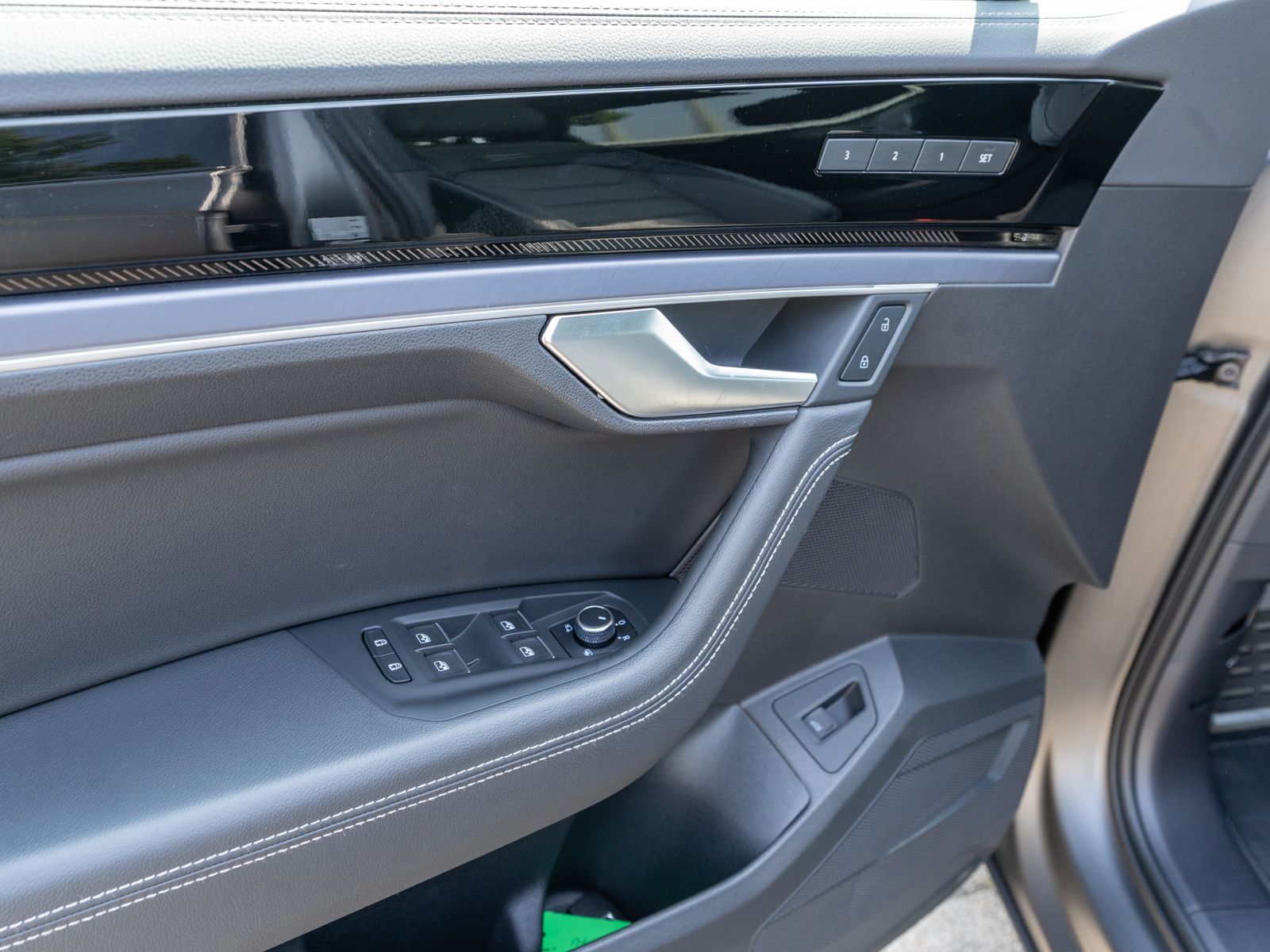 Fahrzeugabbildung Volkswagen Touareg R-Line 4Motion 3,0 TDI Navi Matrix Pano
