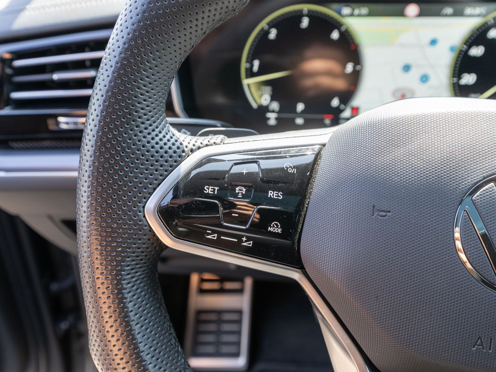 Fahrzeugabbildung Volkswagen Touareg R-Line 4Motion 3,0 TDI Navi Matrix Pano