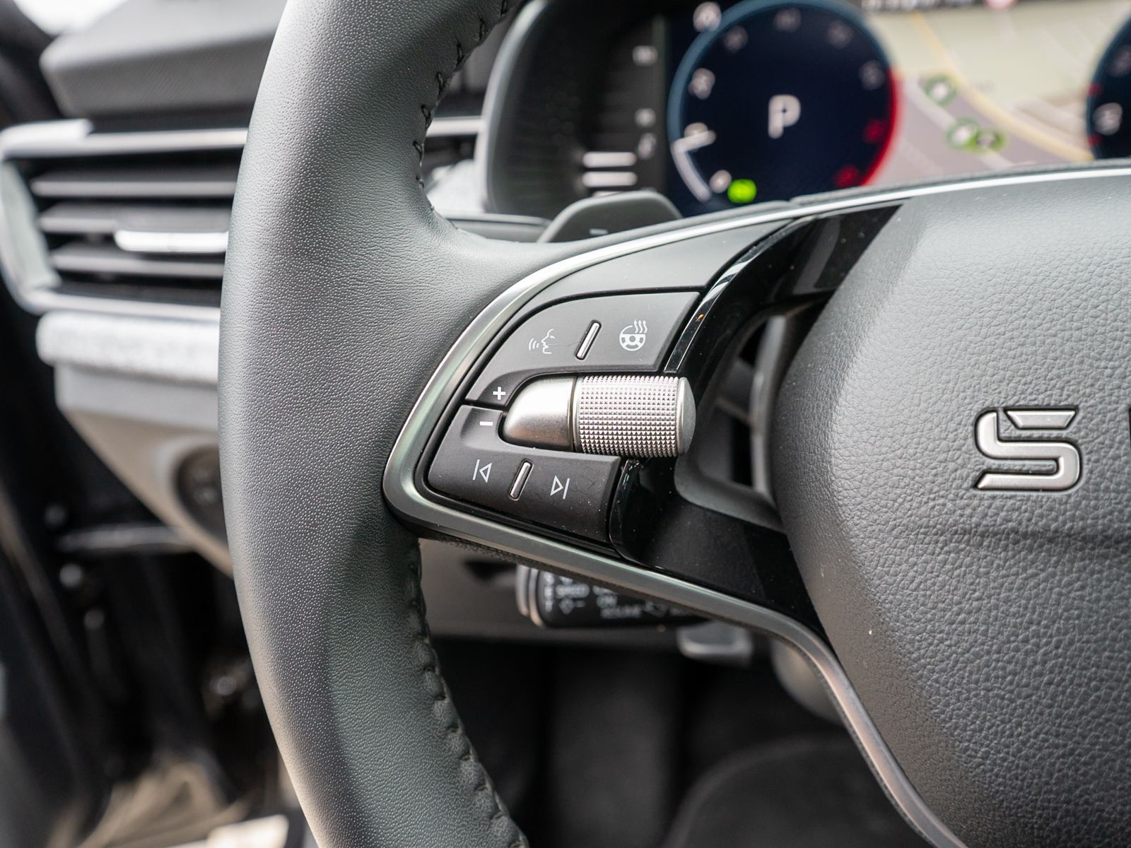Fahrzeugabbildung SKODA Kamiq Selection 1.5 TSI DSG LED NAVI ACC RFK SHZ