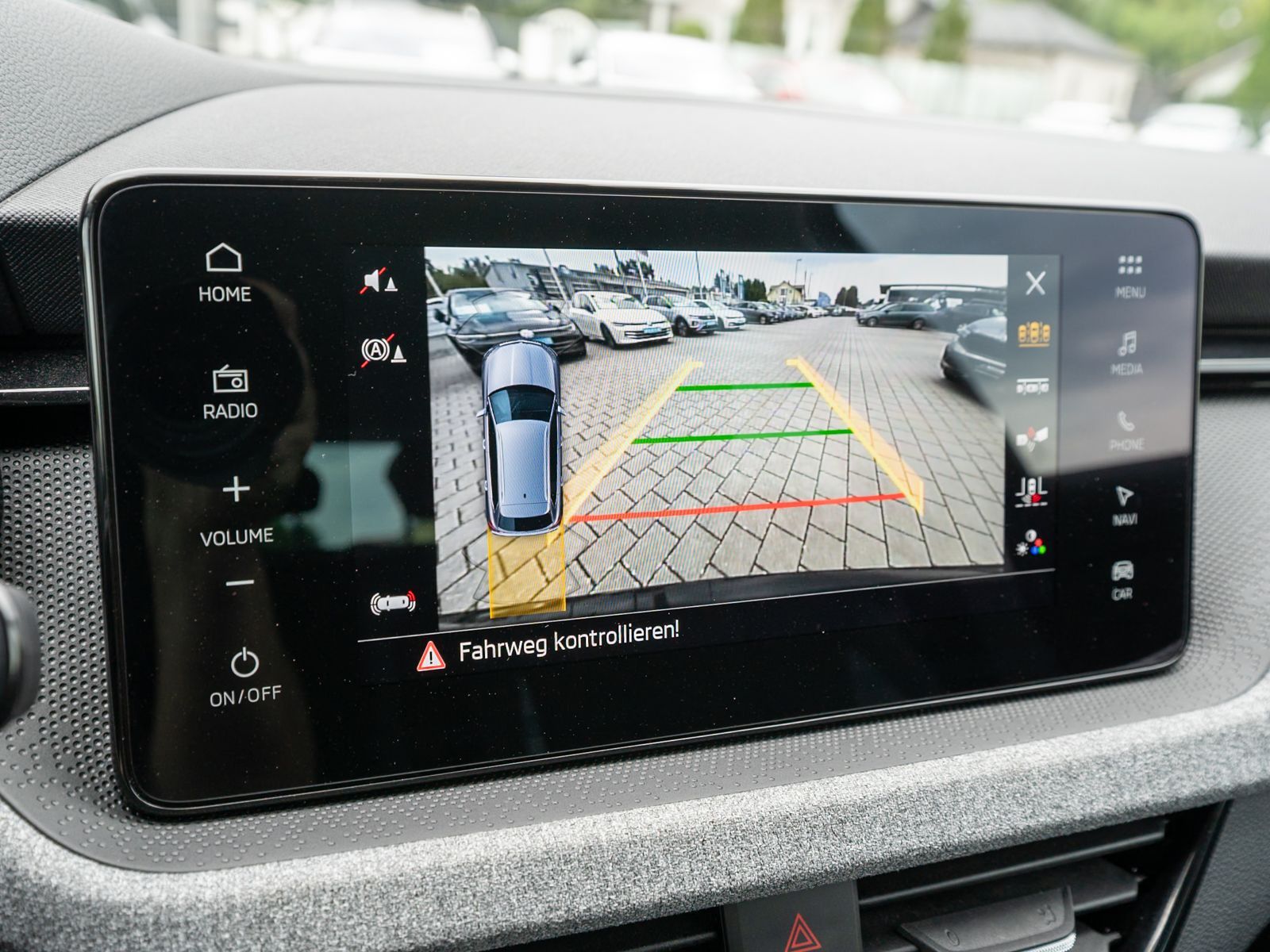 Fahrzeugabbildung SKODA Kamiq Selection 1.5 TSI DSG LED NAVI ACC RFK SHZ