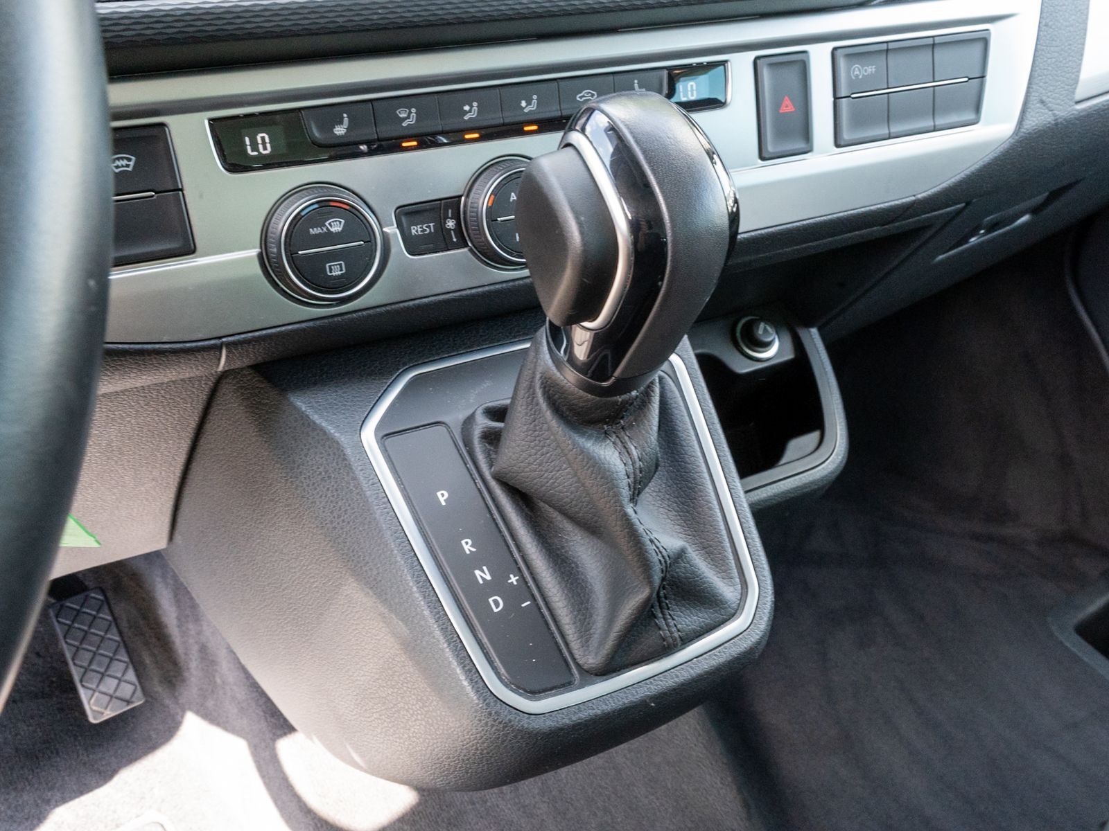 Fahrzeugabbildung Volkswagen T6.1 California 2.0TDI DSG Nav RFK AHK Stdhz ACC