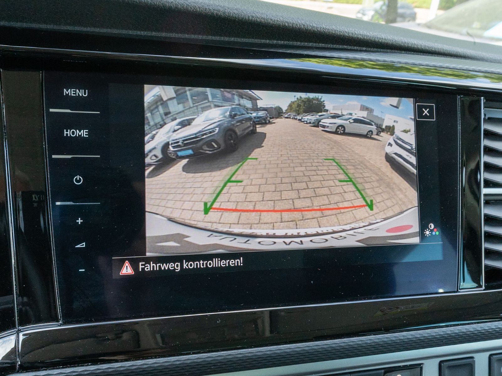 Fahrzeugabbildung Volkswagen T6.1 California 2.0TDI DSG Nav RFK AHK Stdhz ACC