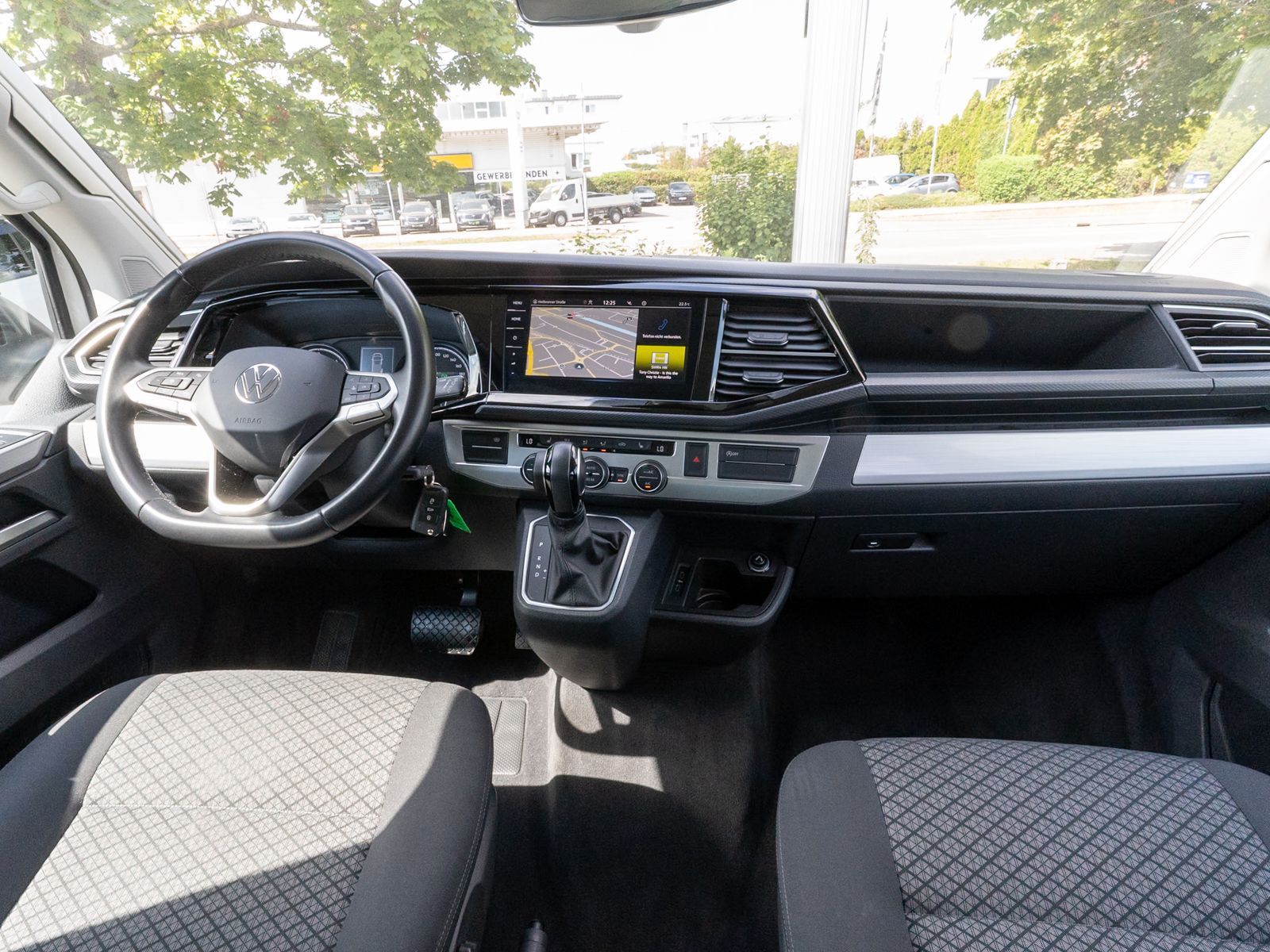 Fahrzeugabbildung Volkswagen T6.1 California 2.0TDI DSG Nav RFK AHK Stdhz ACC