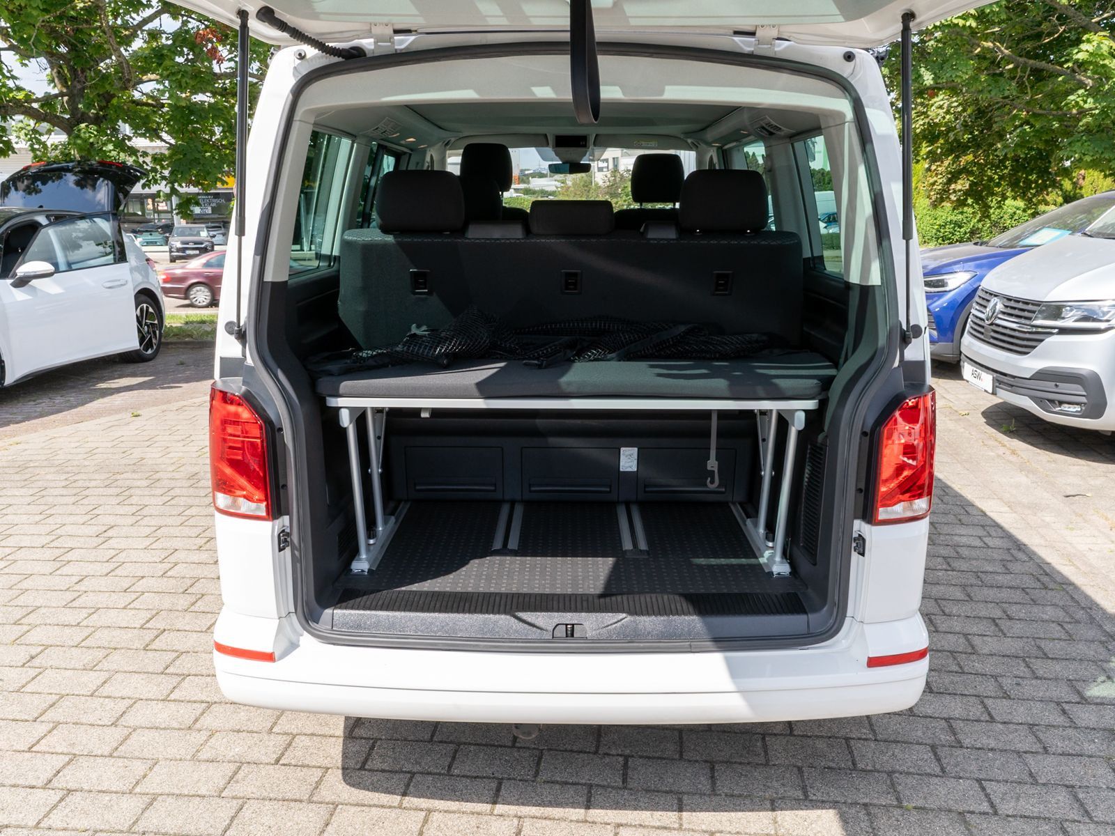 Fahrzeugabbildung Volkswagen T6.1 California 2.0TDI DSG Nav RFK AHK Stdhz ACC