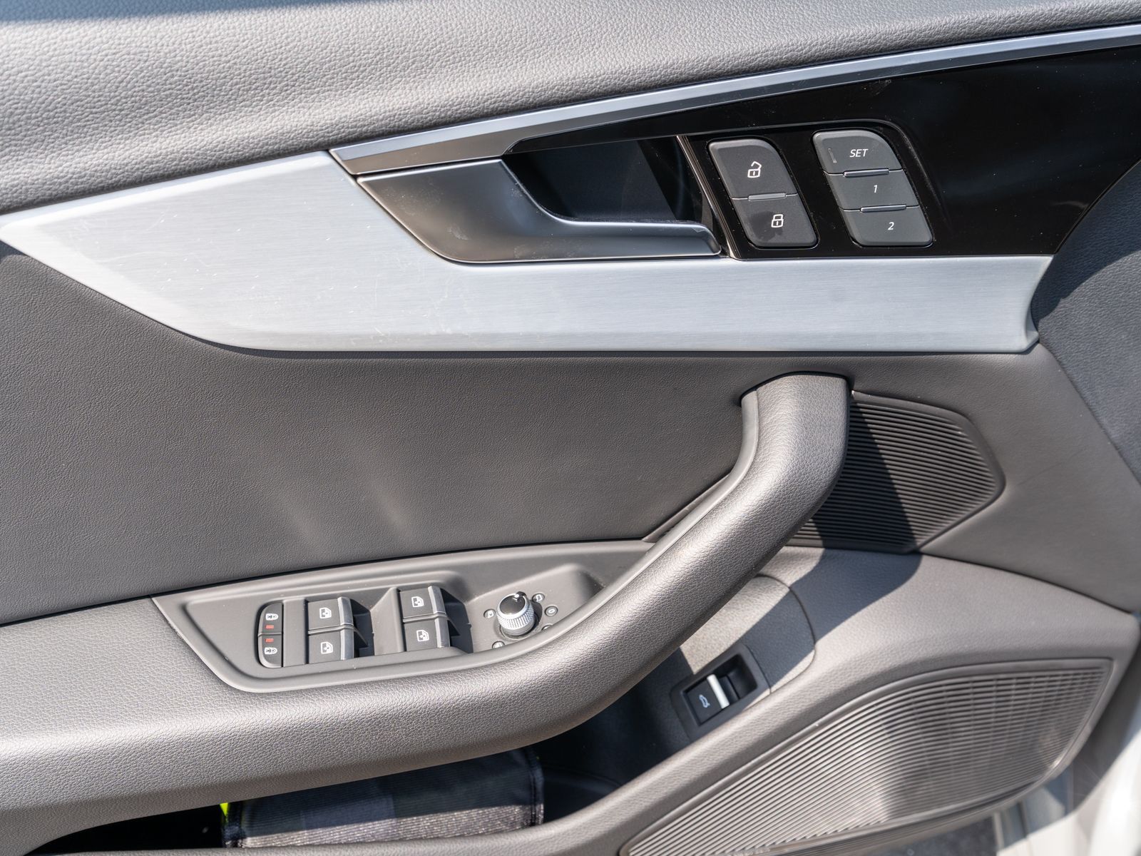 Fahrzeugabbildung Audi A4 Avant S line 40TFSI quattro Navi Matrix B&O