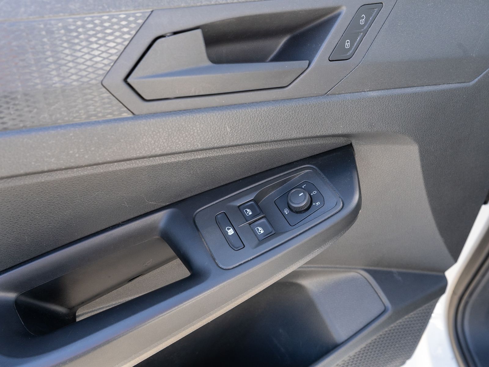 Fahrzeugabbildung Volkswagen Caddy Cargo 1.5 TSI Klima PDC Composition Audio