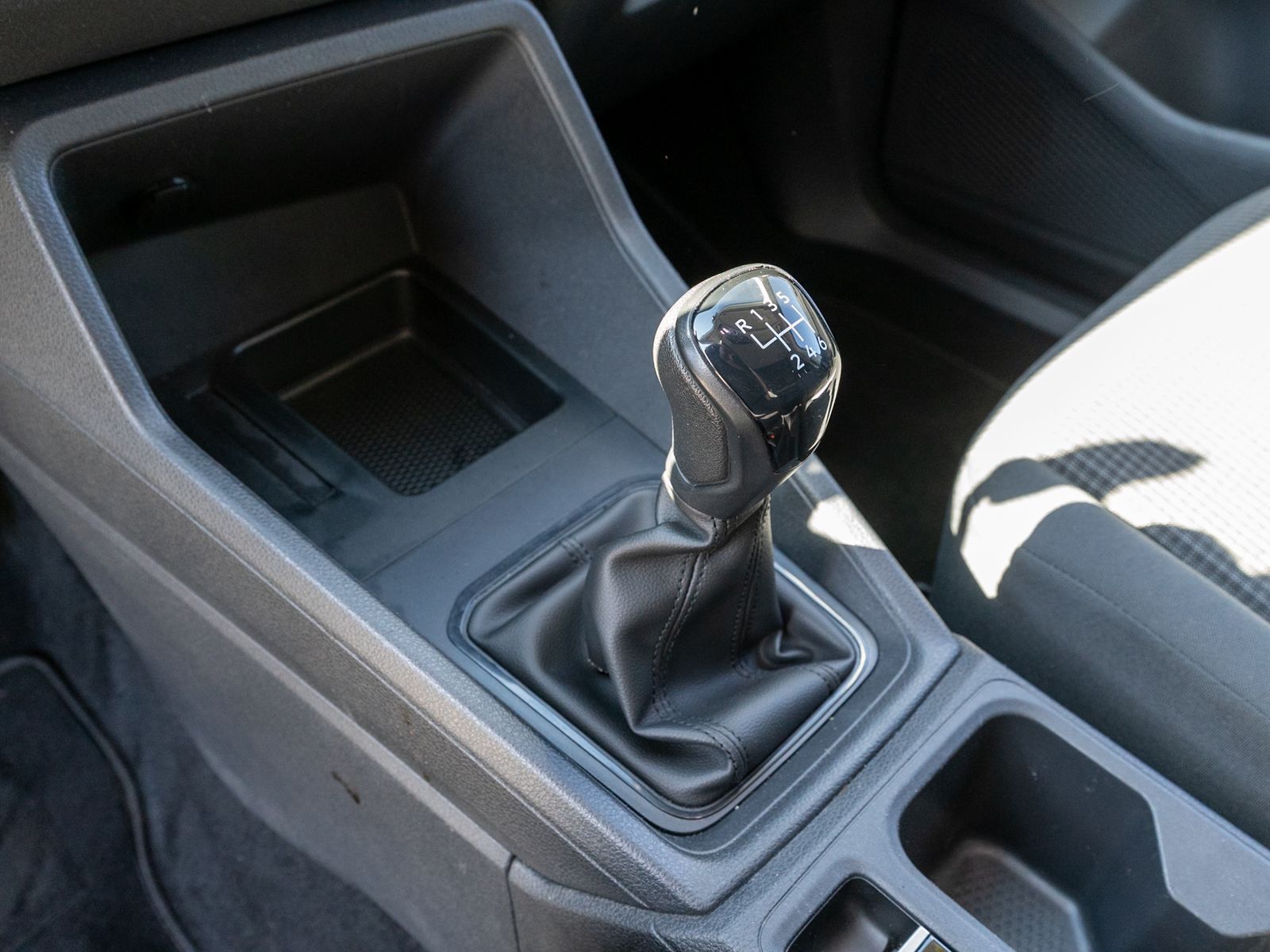Fahrzeugabbildung Volkswagen Caddy Cargo 1.5 TSI Klima PDC Composition Audio