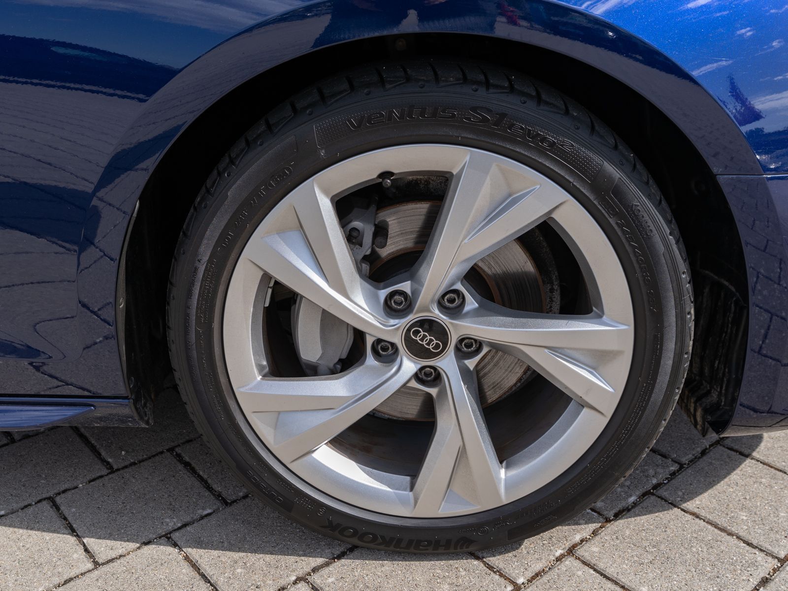 Fahrzeugabbildung Audi A4 Avant S line 40TDI Stroni LED Navi PDC Stdhzg
