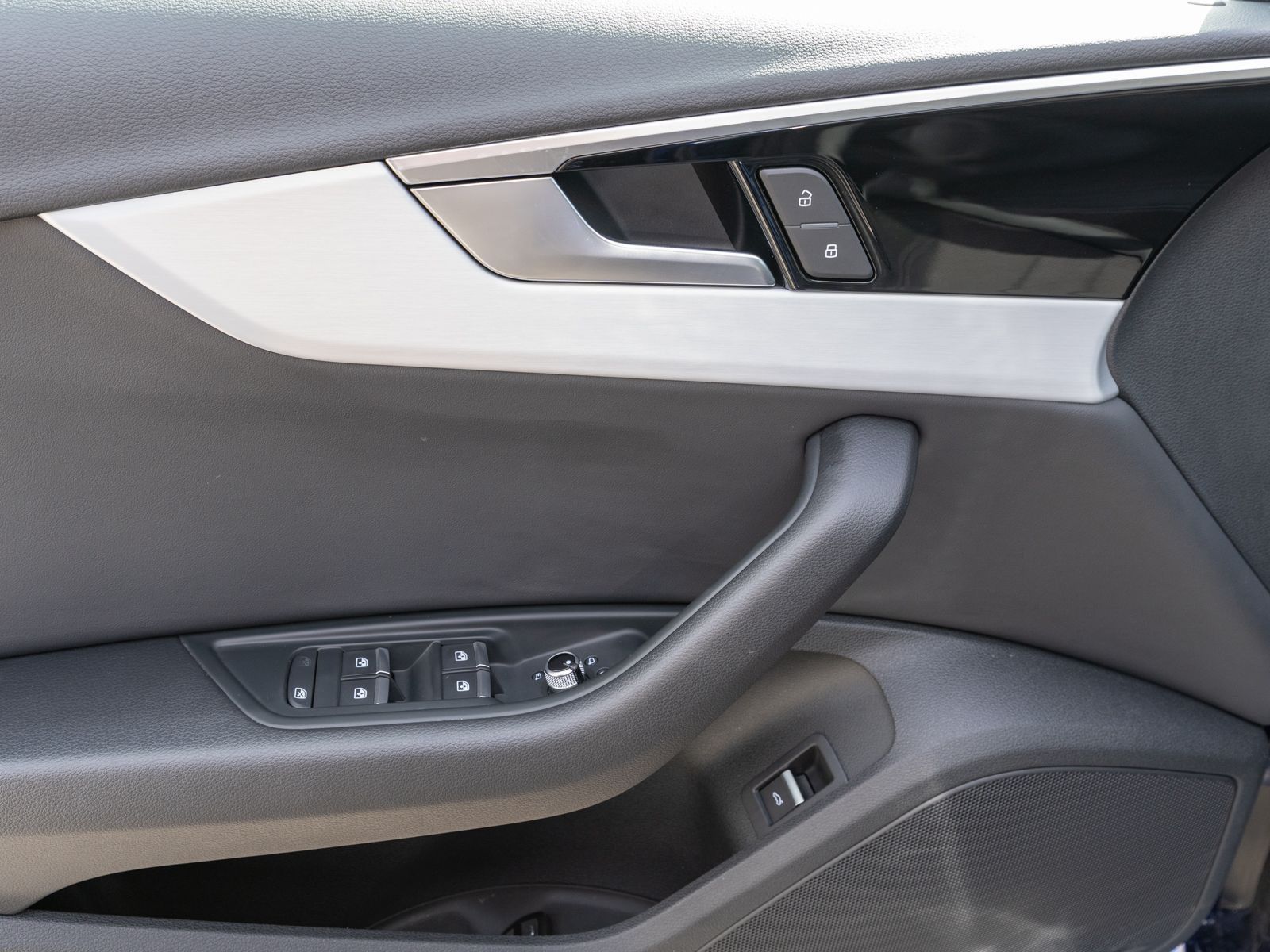 Fahrzeugabbildung Audi A4 Avant S line 40TDI Stroni LED Navi PDC Stdhzg
