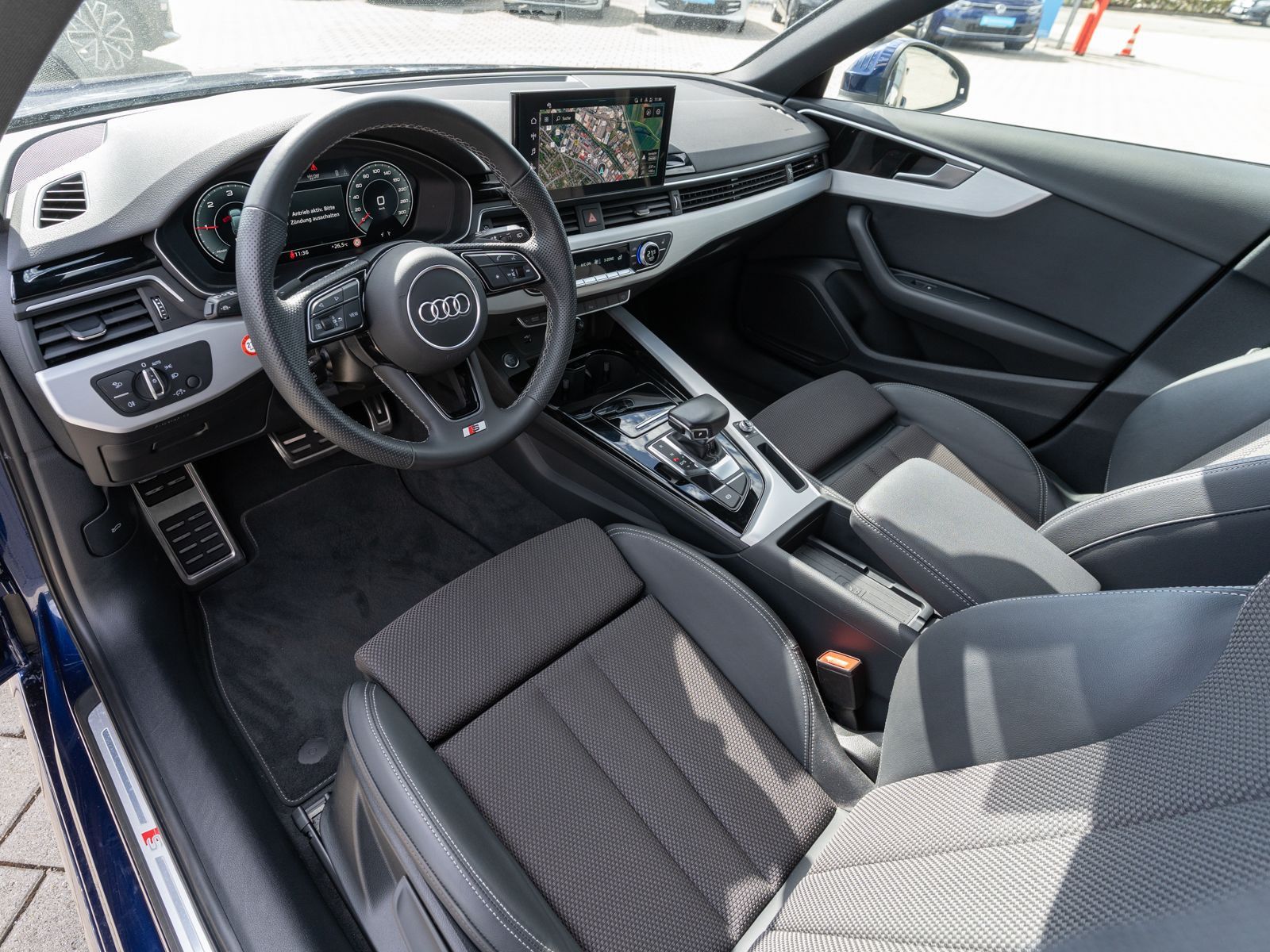 Fahrzeugabbildung Audi A4 Avant S line 40TDI Stroni LED Navi PDC Stdhzg