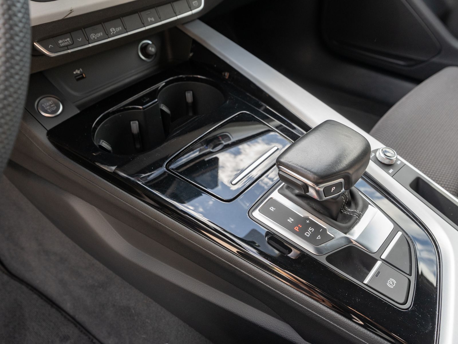 Fahrzeugabbildung Audi A4 Avant S line 40TDI Stroni LED Navi PDC Stdhzg
