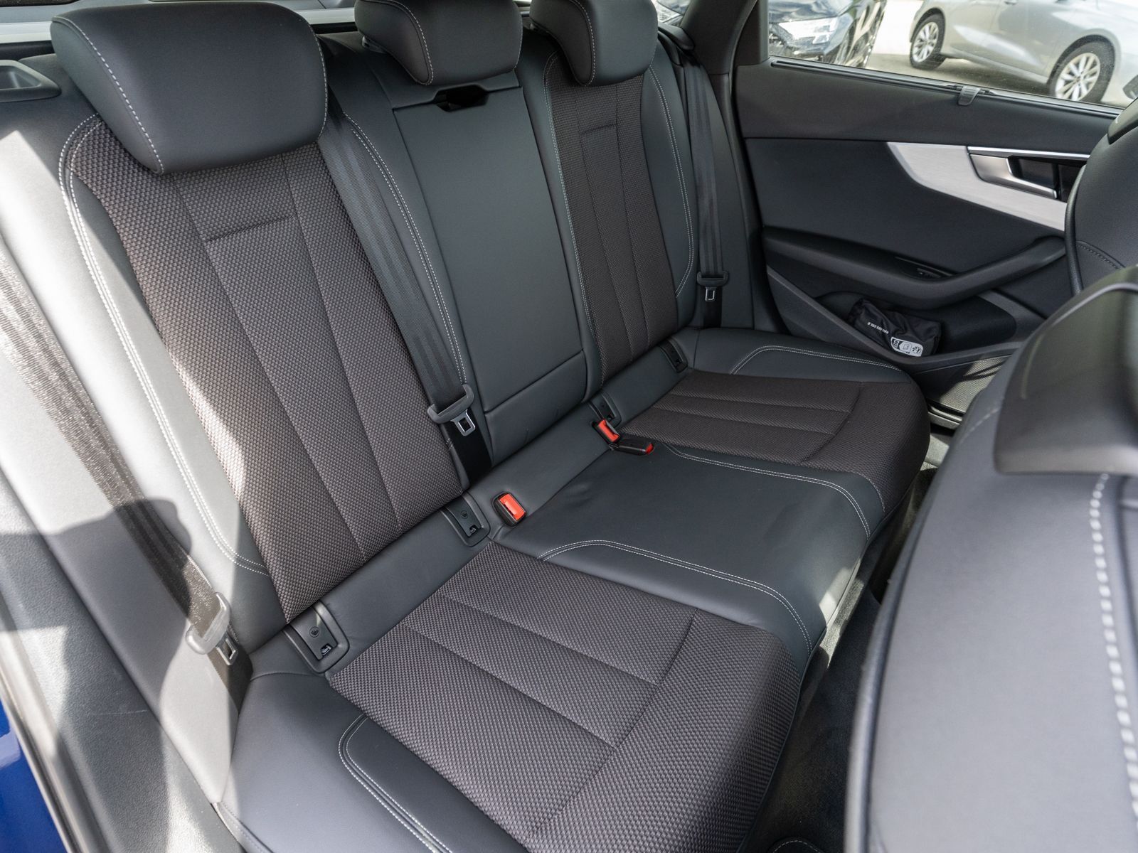 Fahrzeugabbildung Audi A4 Avant S line 40TDI Stroni LED Navi PDC Stdhzg