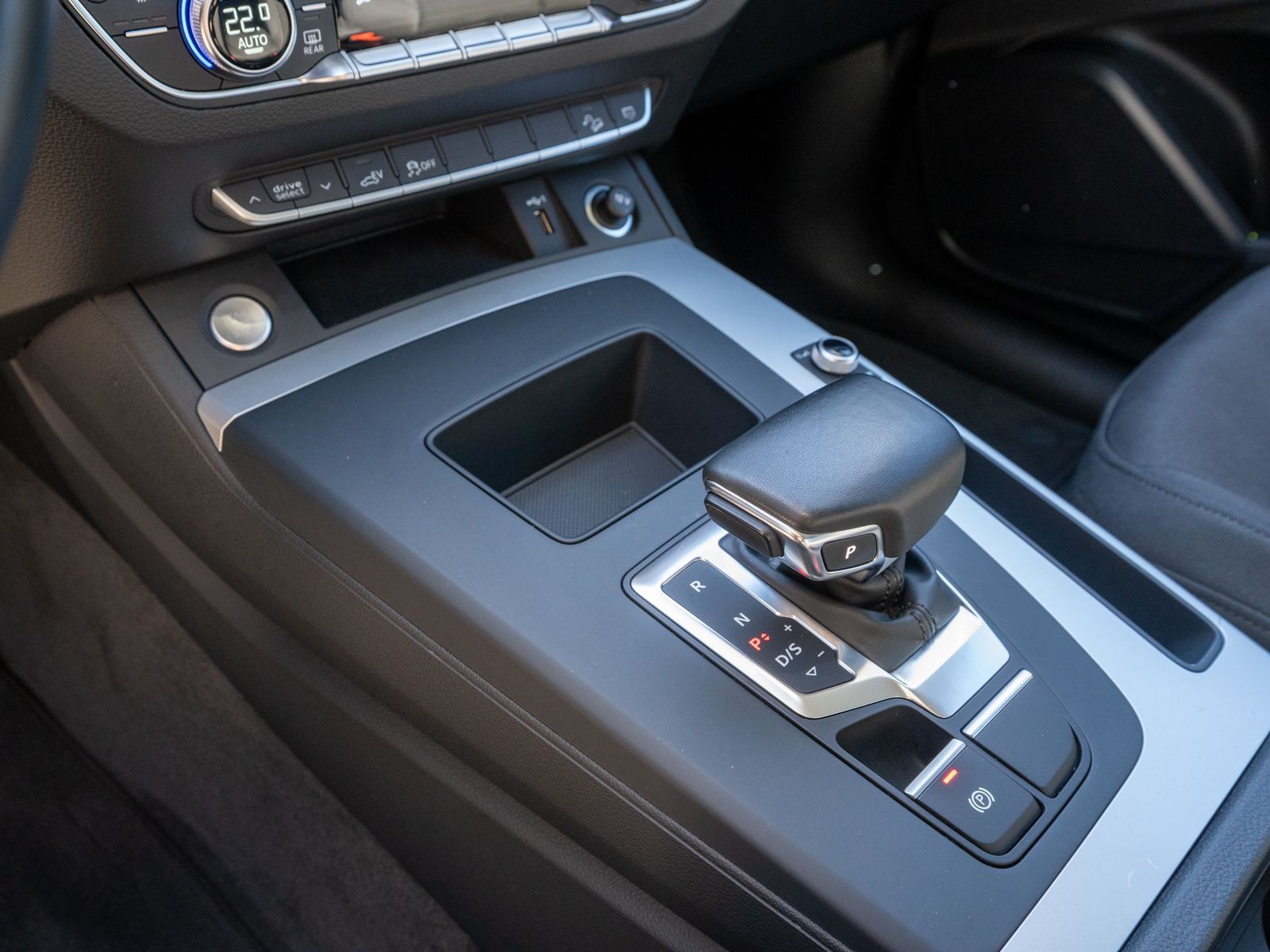 Fahrzeugabbildung Audi Q5 S line 50 TFSI e quattro Stronic LED Navi AHK
