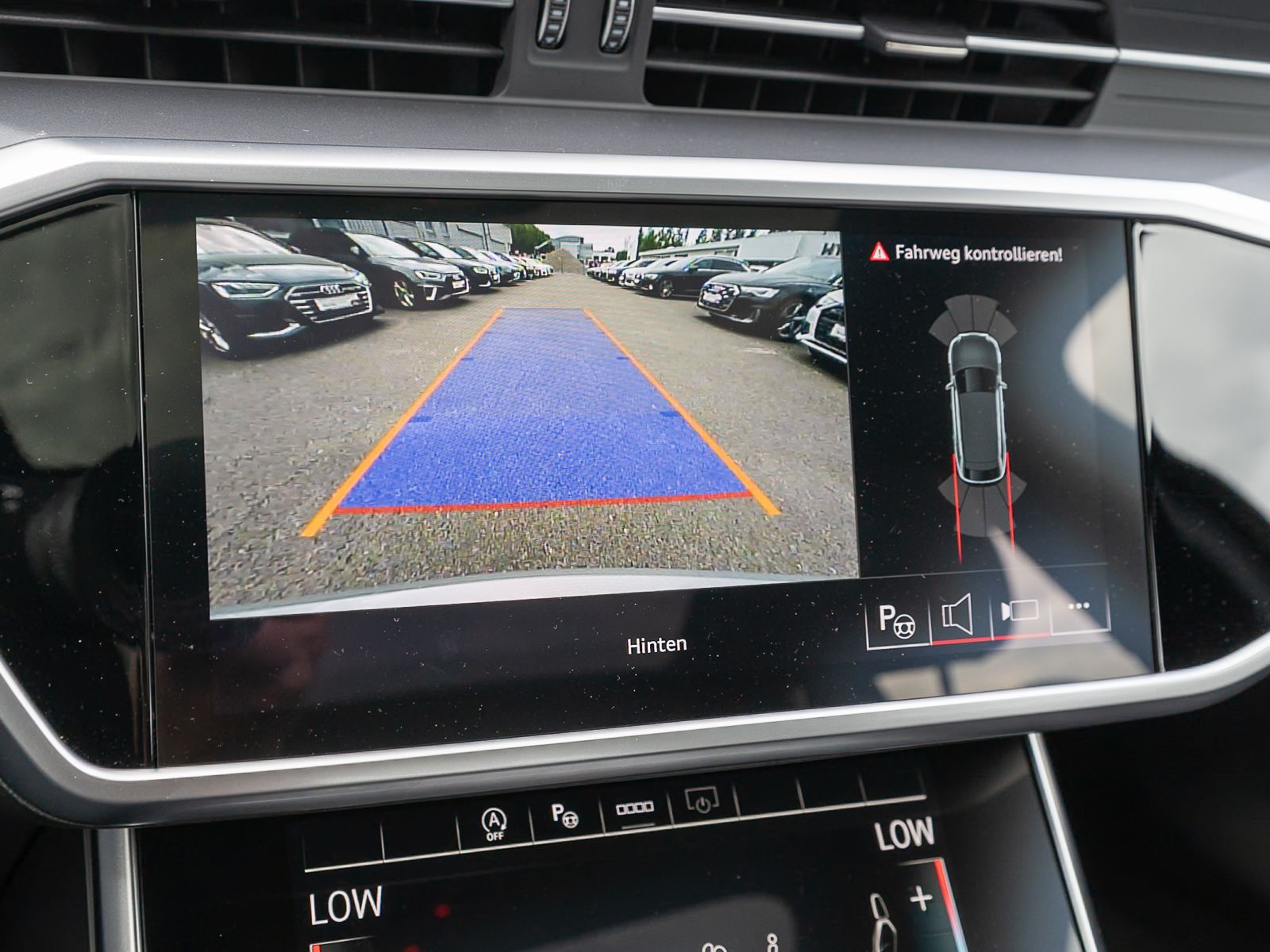 Fahrzeugabbildung Audi A6 Avant advanced 45TFSI Navi Matrix Pano RFK VC