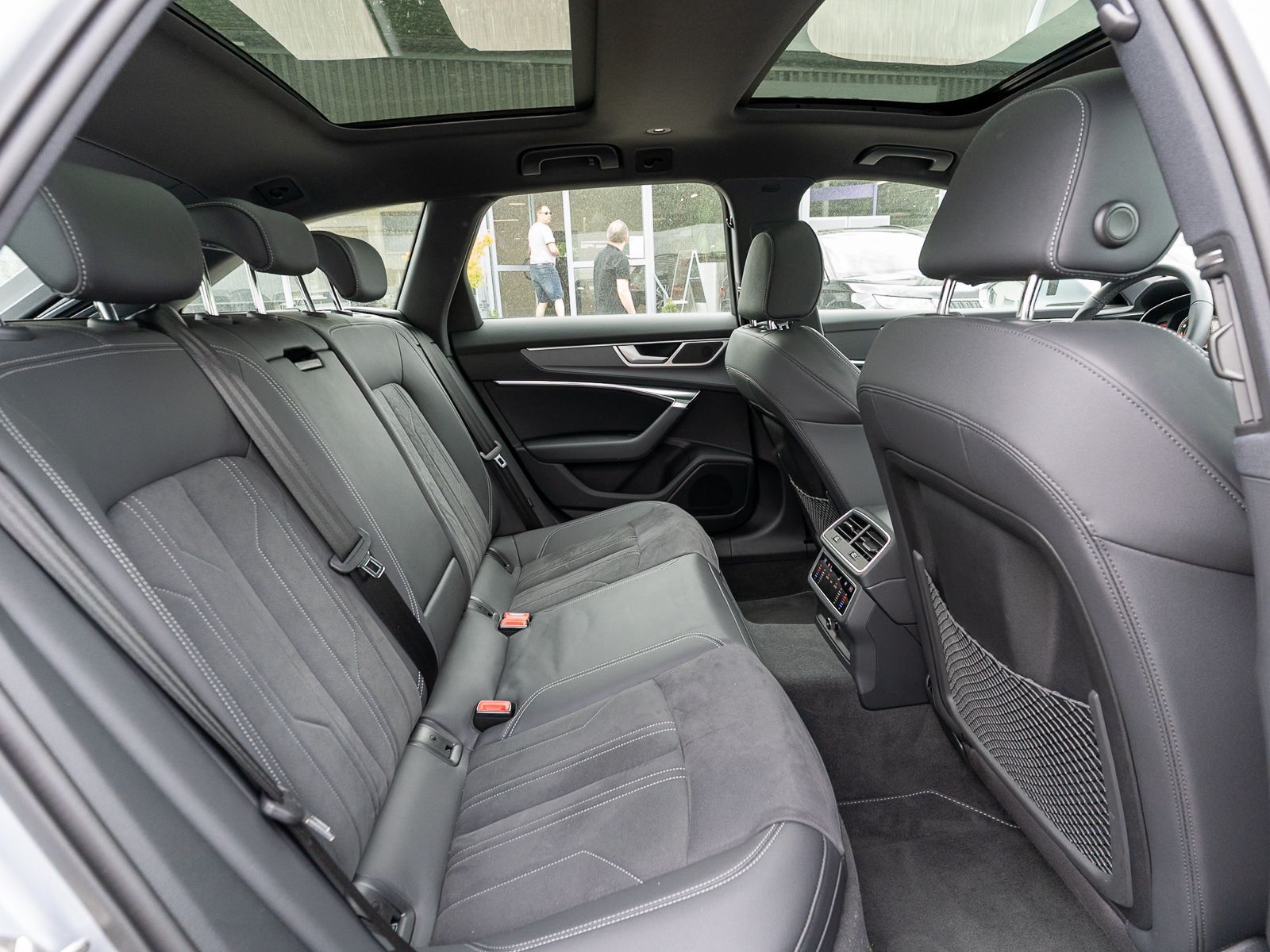 Fahrzeugabbildung Audi A6 Avant advanced 45TFSI Navi Matrix Pano RFK VC