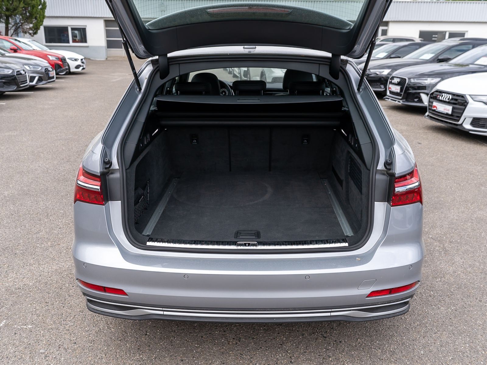 Fahrzeugabbildung Audi A6 Avant advanced 45TFSI Navi Matrix Pano RFK VC