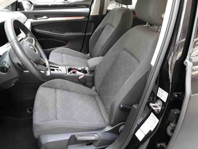 Fahrzeugabbildung Volkswagen Golf Life 1.0 TSI DSG LED NAVI RFK ACC PDC SHZ